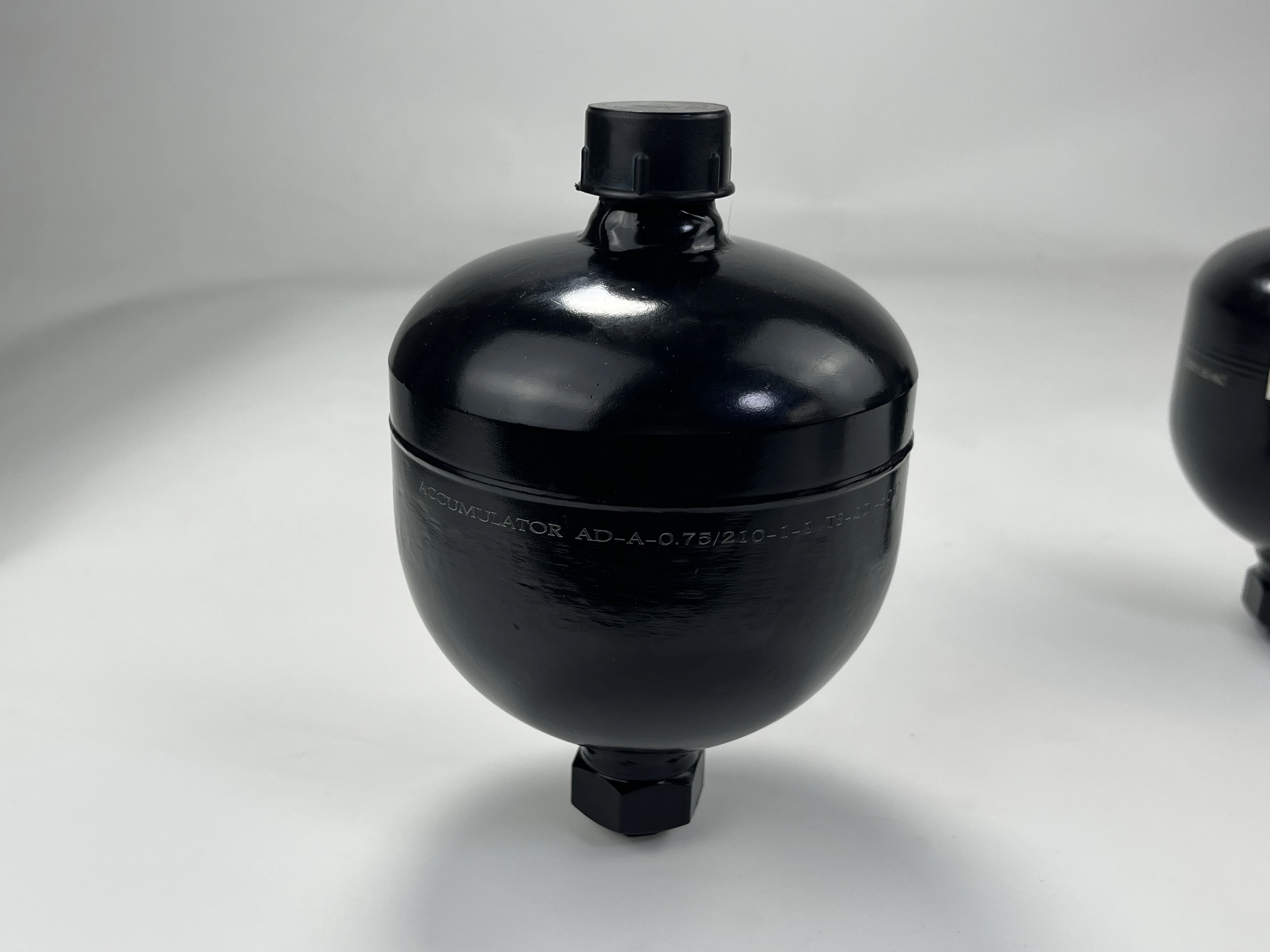 Hot selling Diaphragm accumulator GXQ-0.75L 21Mpa 25Mpa 33Mpa carbon steel/stainless steel