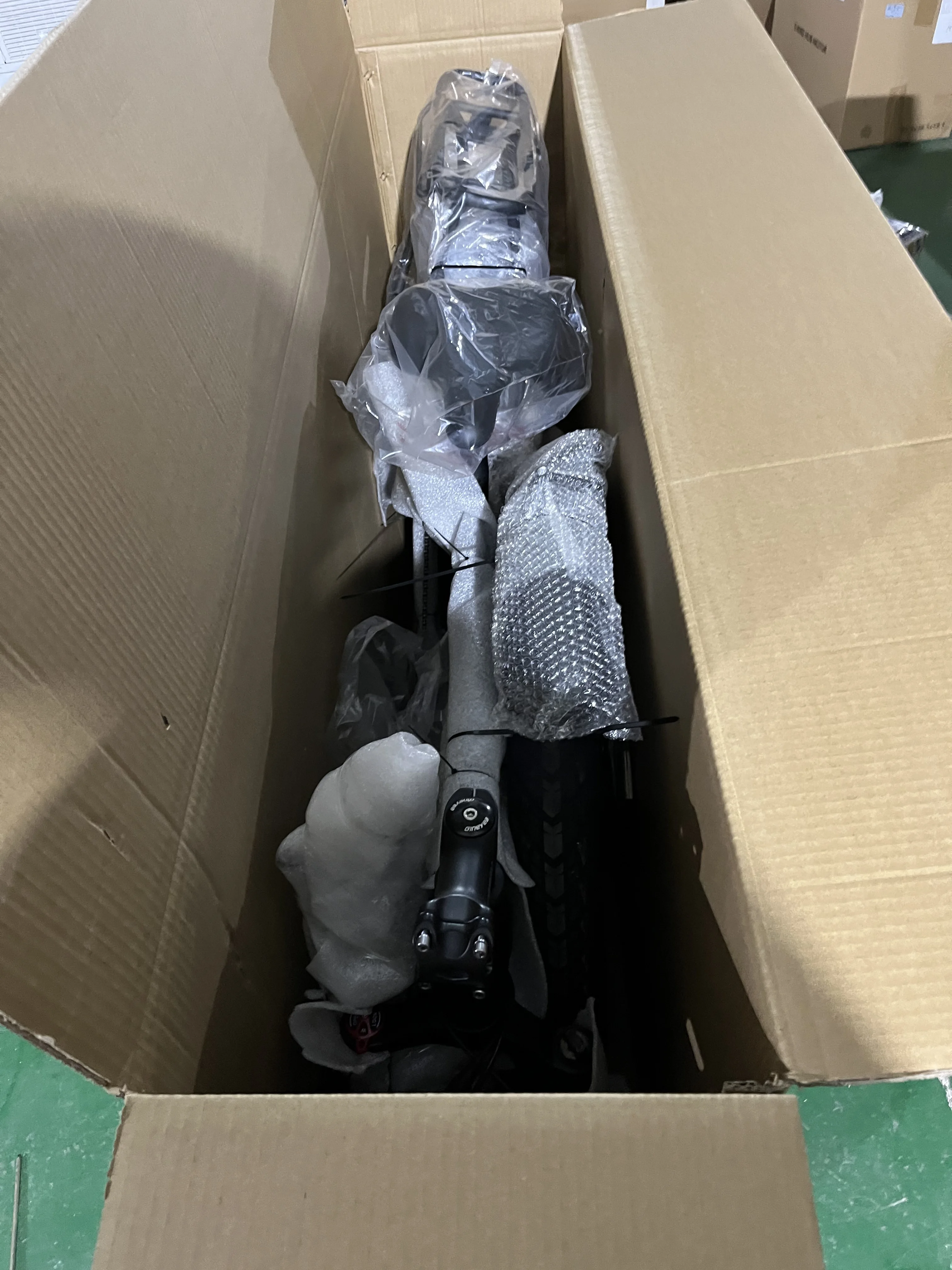 2024 New 48V 750W 21Ah Electric Bike/Motorcycle 25 kmh Speed 7-Speed Electronic Throttle Velocipede Pedal Sensor Fast Delivery