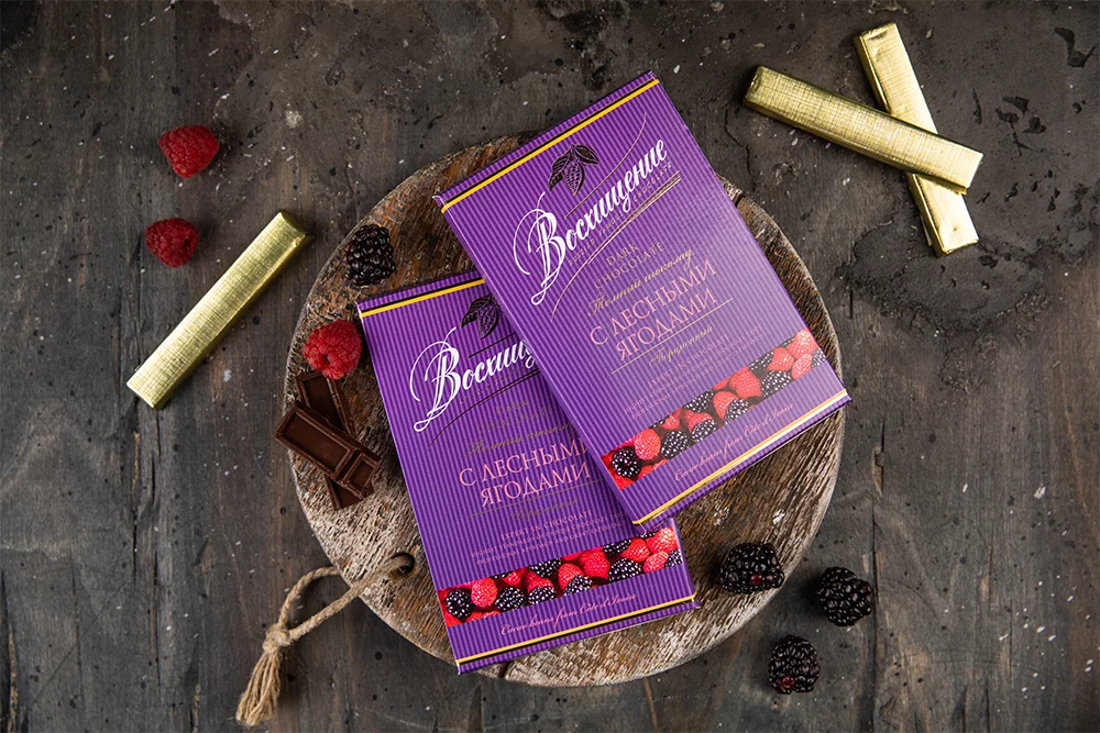 
Dark chocolate with berries 