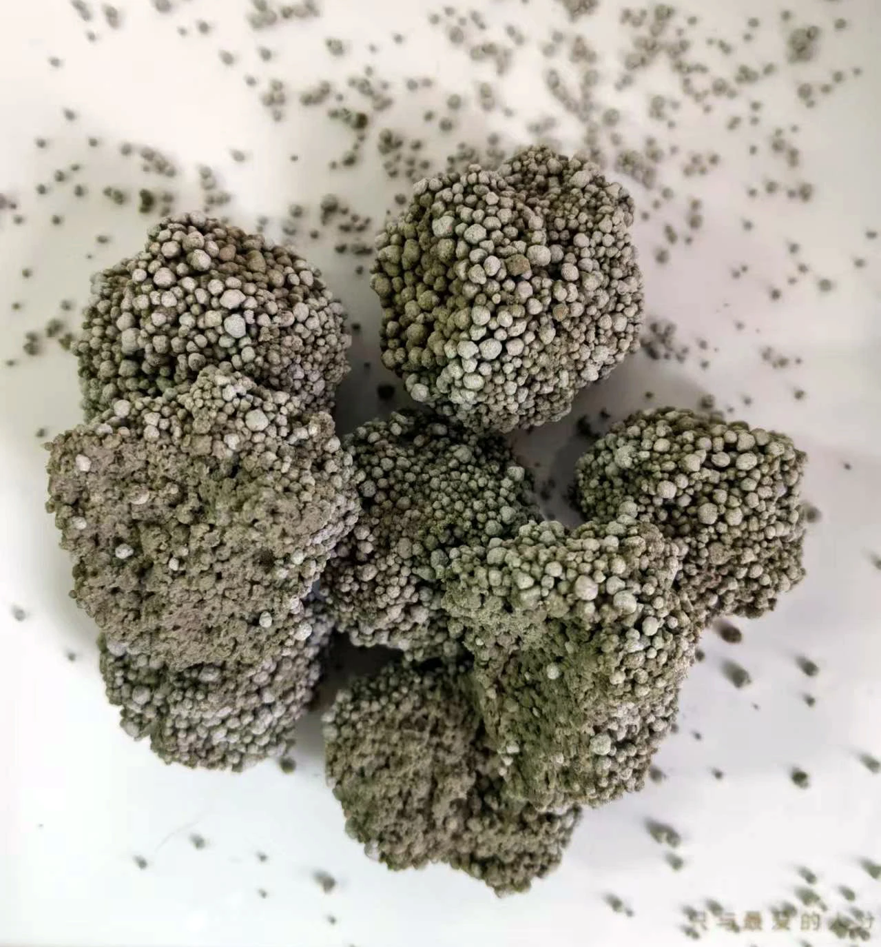 Oem Wholesale Bulk Premium Dust Free Organic Volcano Cat Litter Natural Clumping Clay Bentonite Cat Litter Sand