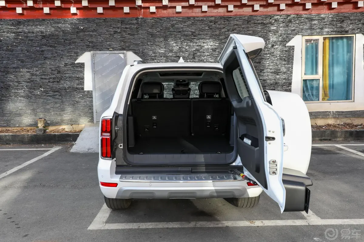 Large SUV Tank 500 Twin turbocharged engine 360 Horsepower 500 torque Aluminum alloy Engine cylinder