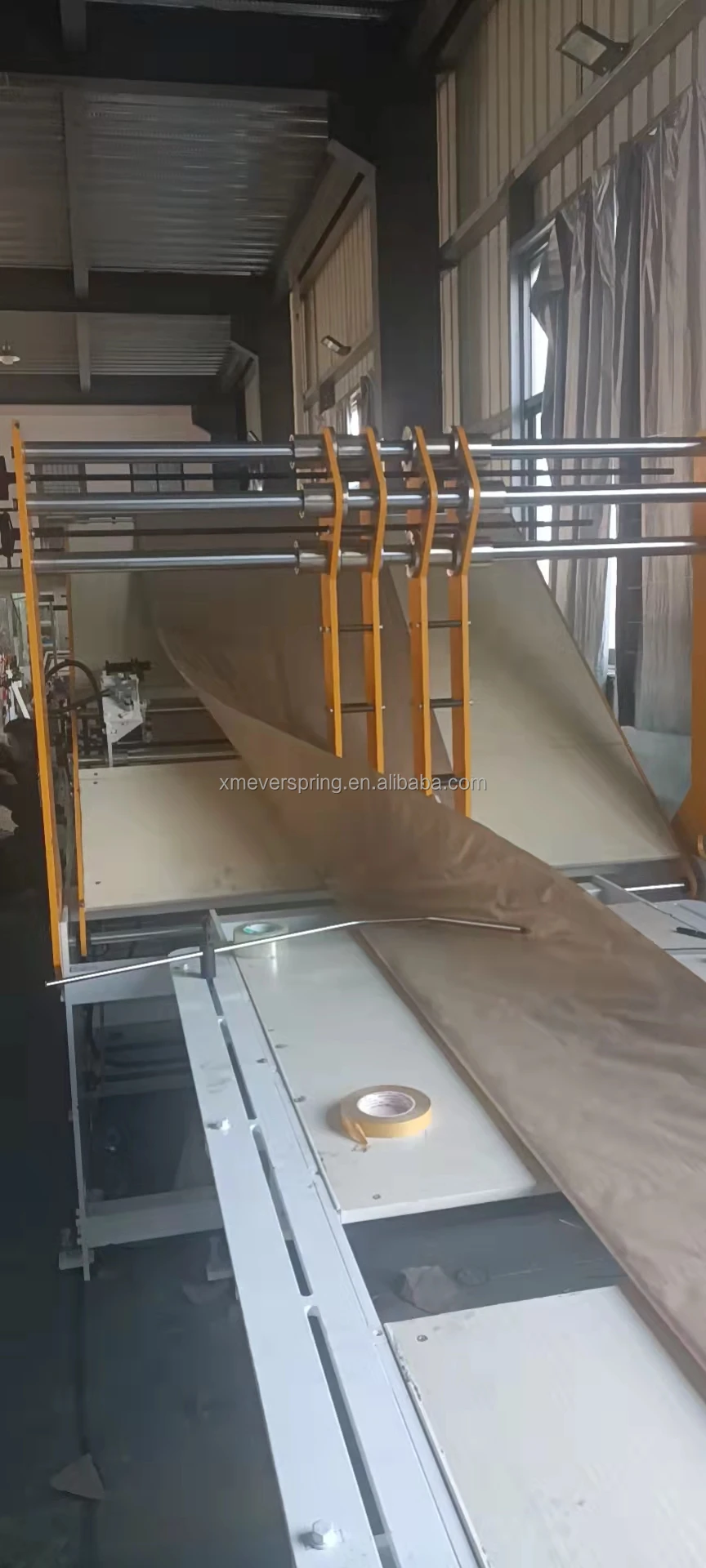 Factory direct eco-friendy honeycomb  Hexcel kraft paper mailer envelope bag machine making  production line for post