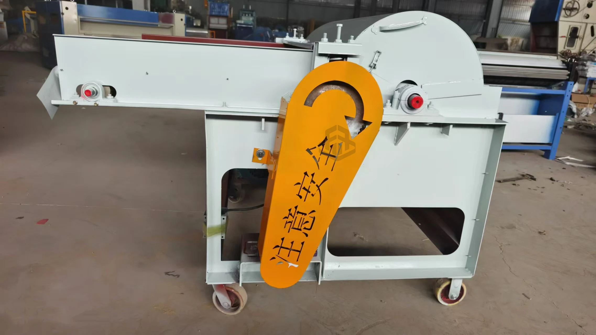 Waste Fiber Textile Cloth Recycling Shredding Machine Used Old Clothes Fabric Crushing Shredder Machine