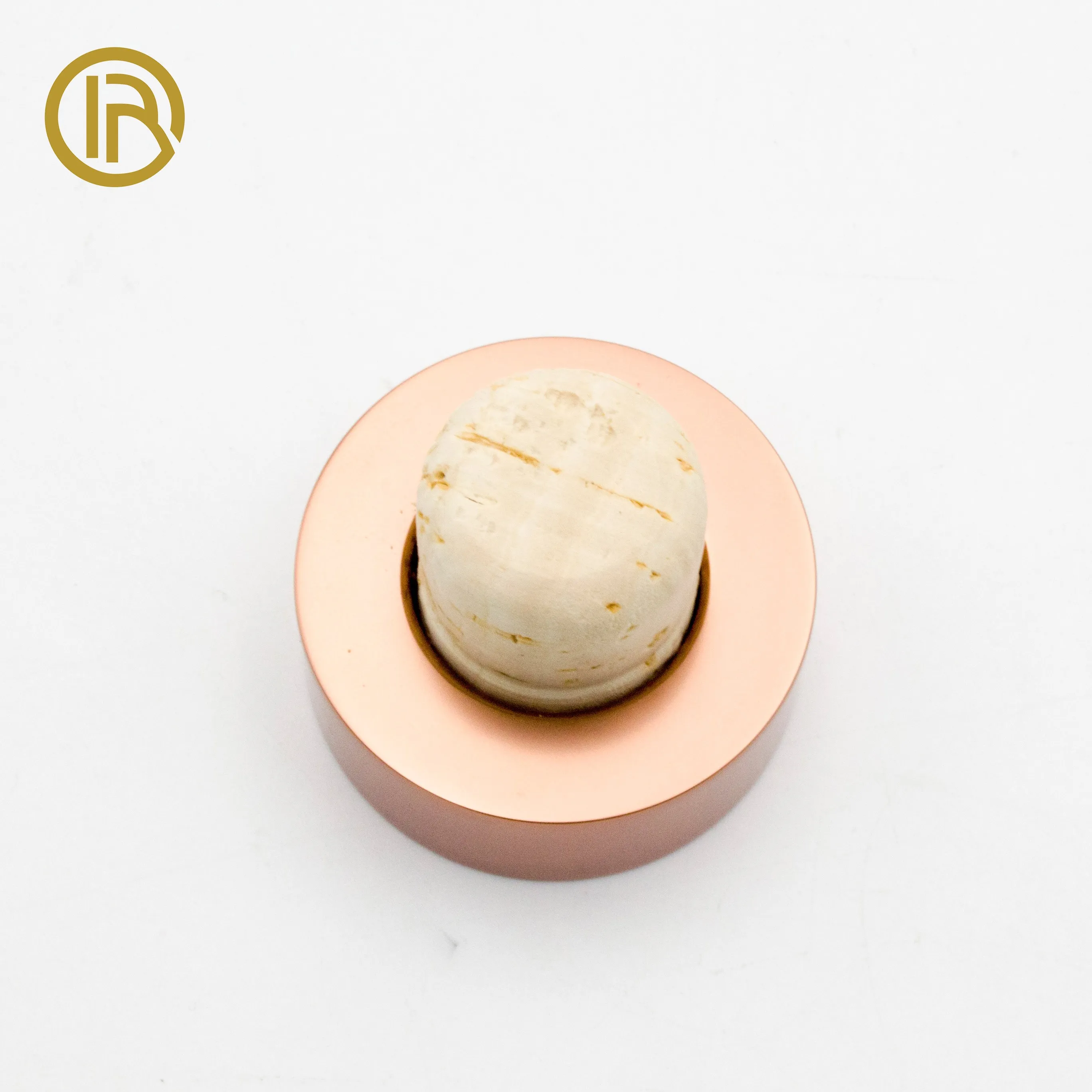 Hot Sale Custom Luxury Zamac Round Shape Cap Wine Whisky Bottle with Wooden Cork Stopper Enclosure for Wine Bottles and Glass