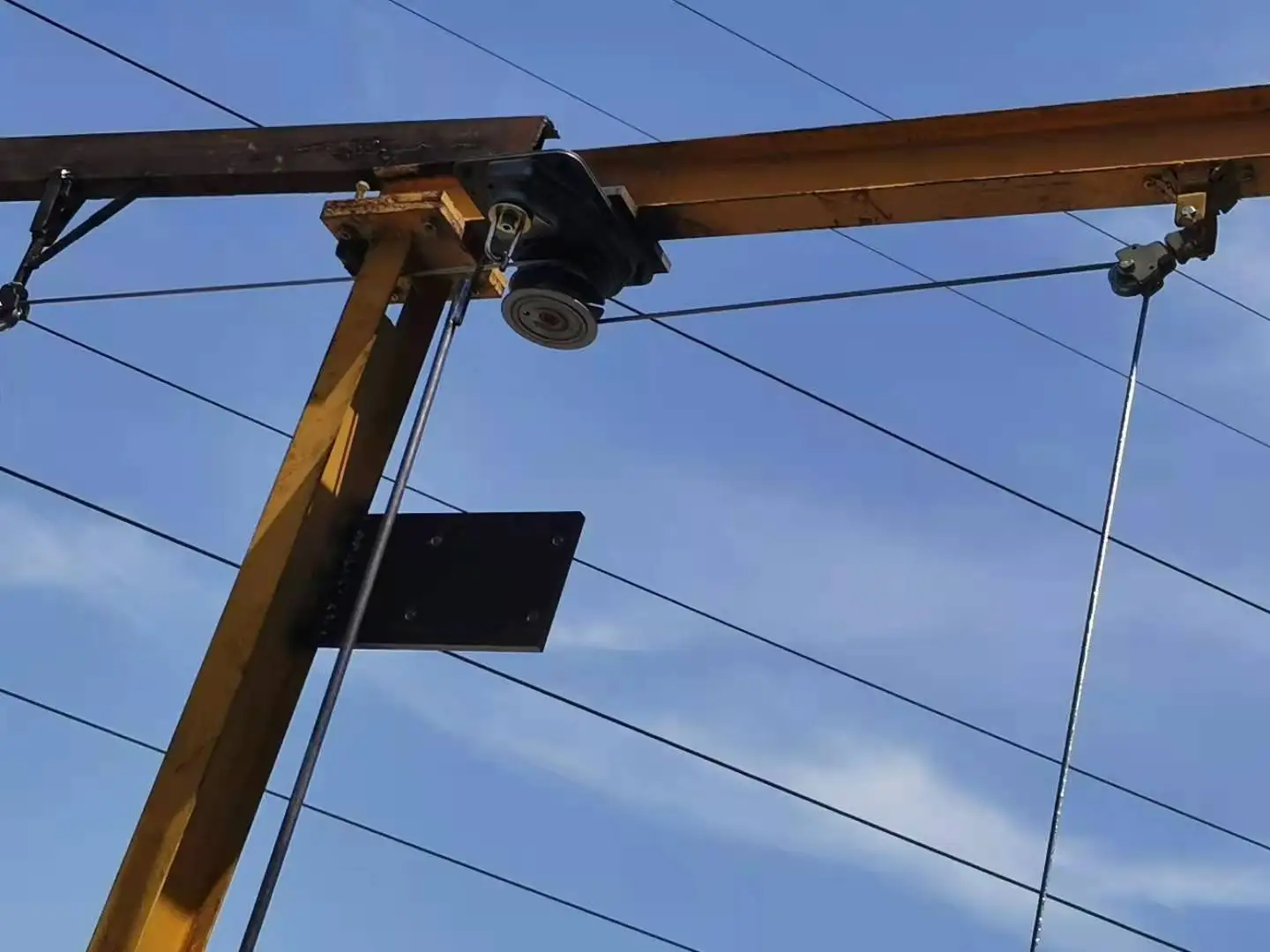 High quality Ceiling Mounted Winch 5000lbs 2270kgs for poultry water drinking feeding system