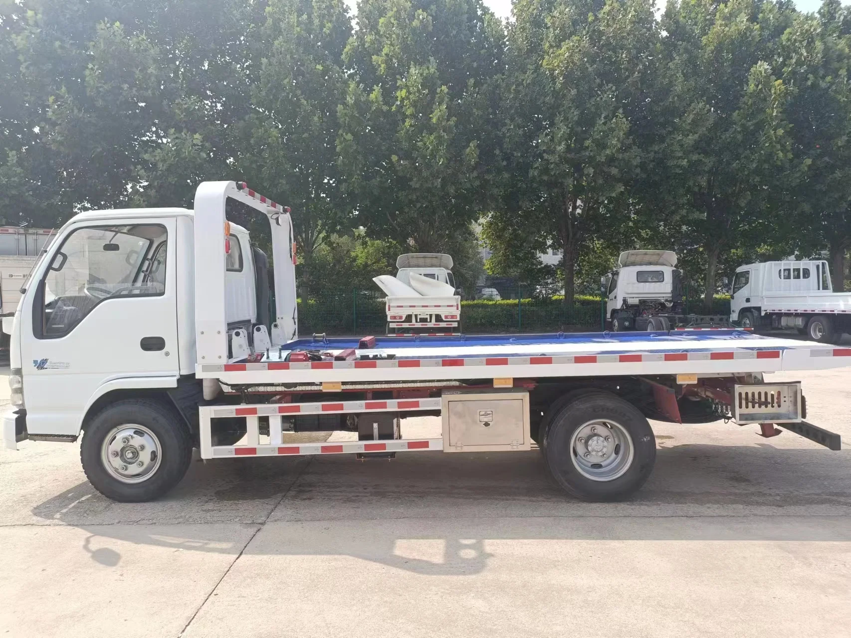 Isuzu 4x2 Легкая длинная кровать скользящая платформа аварийное устройство аварийно-спасательный вращатель Аварийный Грузовик ремонт дороги откатный эвакуатор