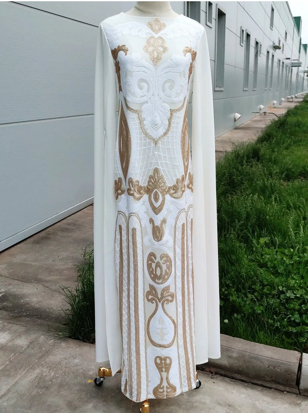 SIPO Eid Satin Fabric Abaya Long Sleeve With Beading Design Wholesale Custom Abaya Dudai Ladies Abaya Dress