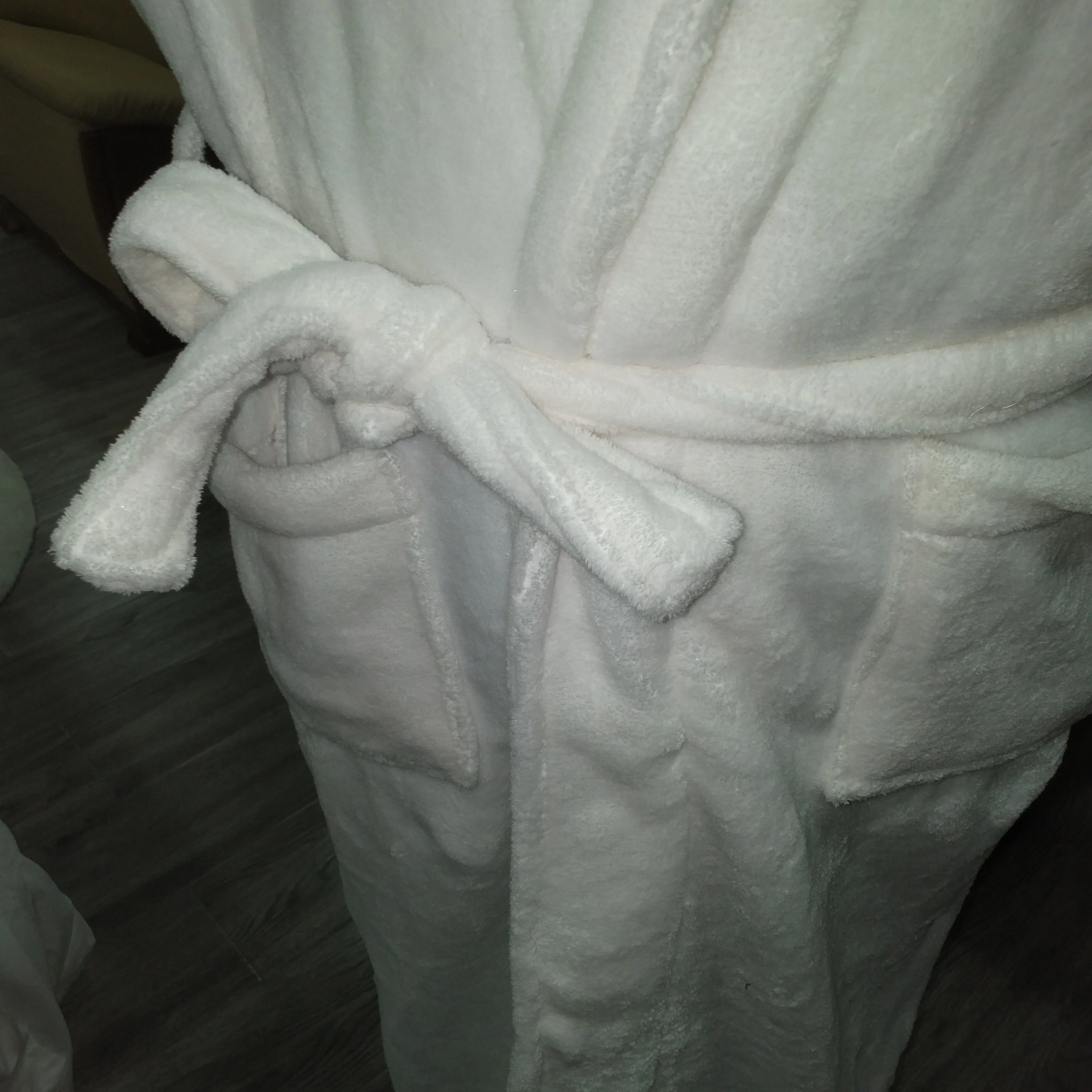 Unisex Custom Logo Luxury Fluffy Bathrobe Solid Pattern Pink Coral Velvet Shawl Collar Custom Design Hotel Use Autumn Spa Women