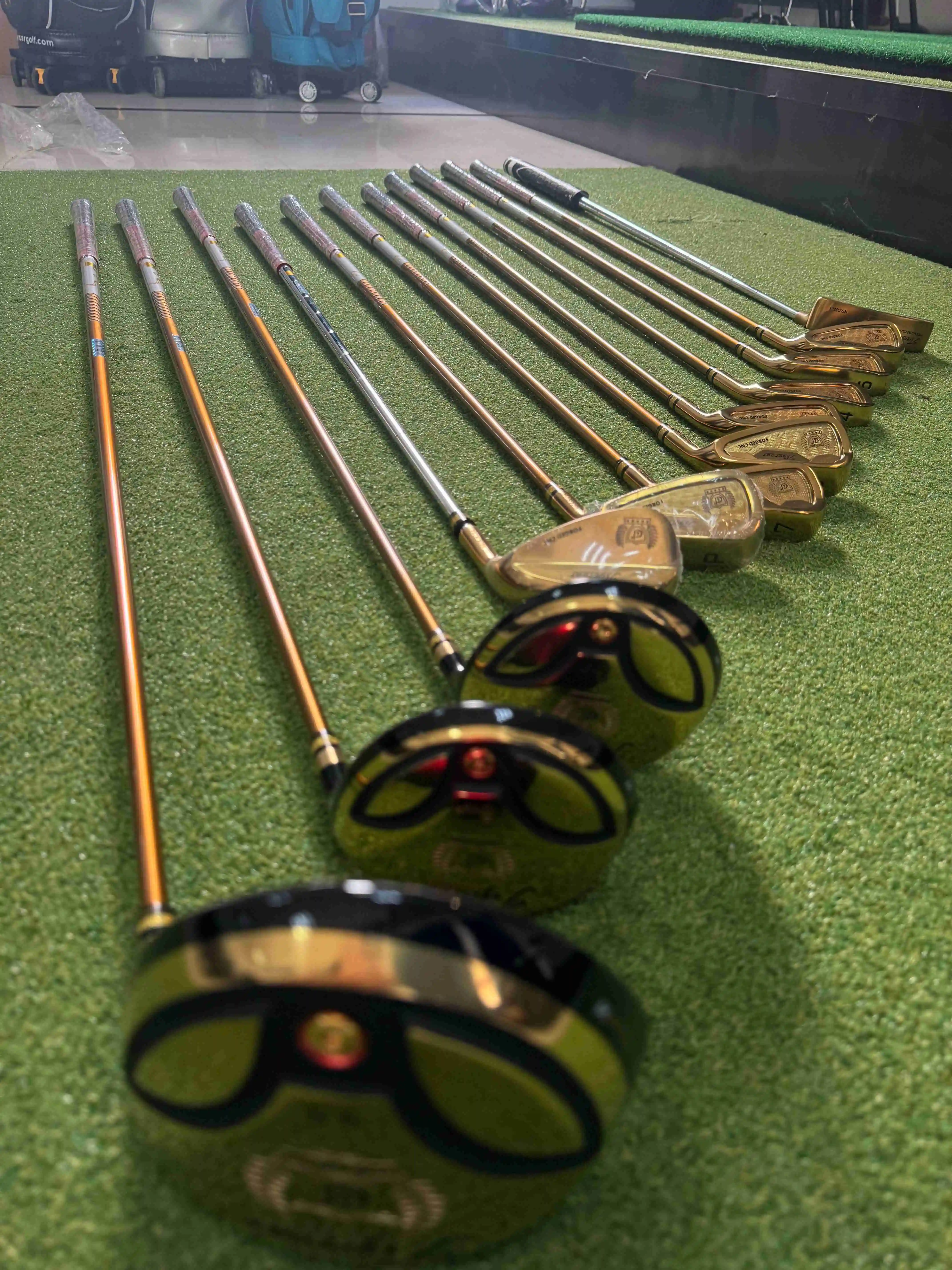 Luxury gold golf club 100% carbon fiber pole + iron golf club sets for men with golf bags for men
