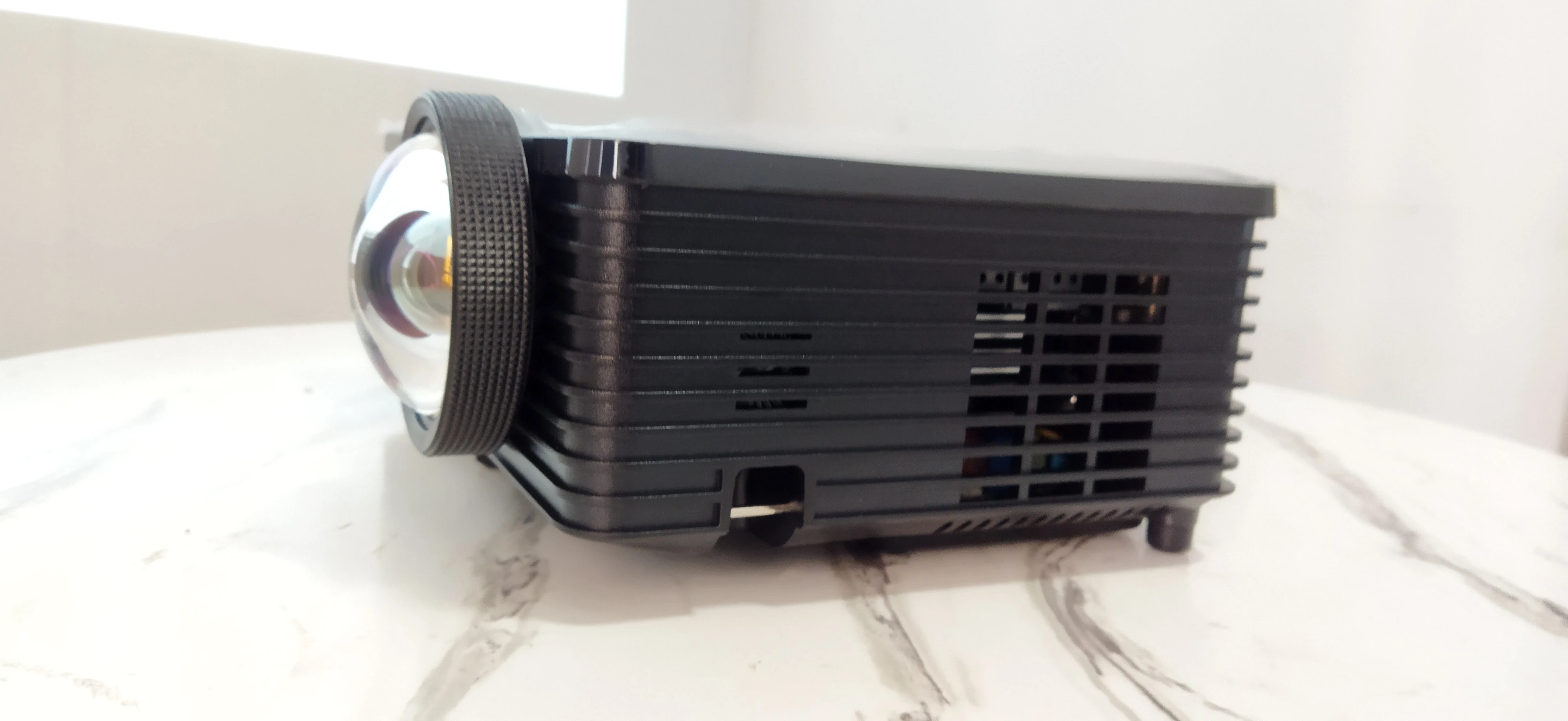 DLP  SHORT THROW PROJECTOR