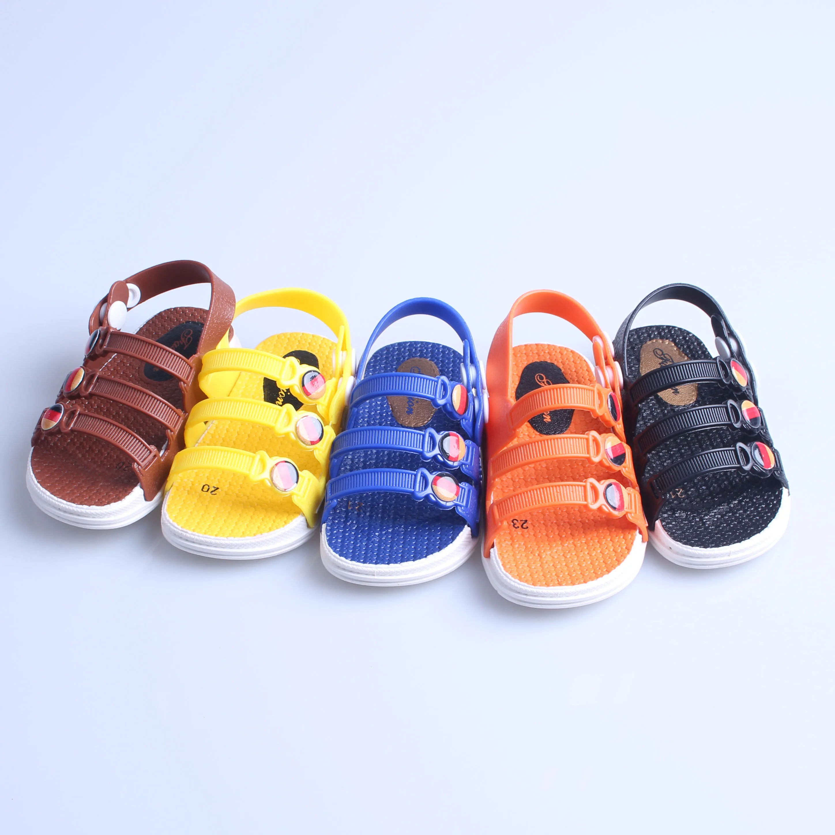 Лидер продаж 2021, домашняя пляжная обувь из ПВХ и пластика камуфляжной расцветки для мужчин, женщин и детей, внутренние сандалии