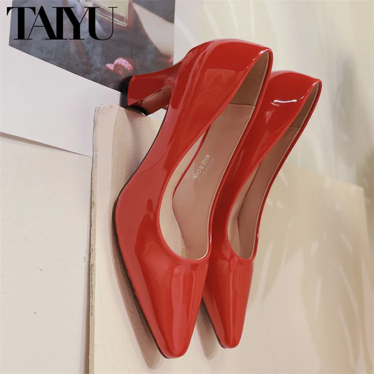 Wholesale New Style Womens Shoes Heels Pumps Patent Leather Daily Breathable Red Heel Pumps Pointed Toe Square Heels For Ladies