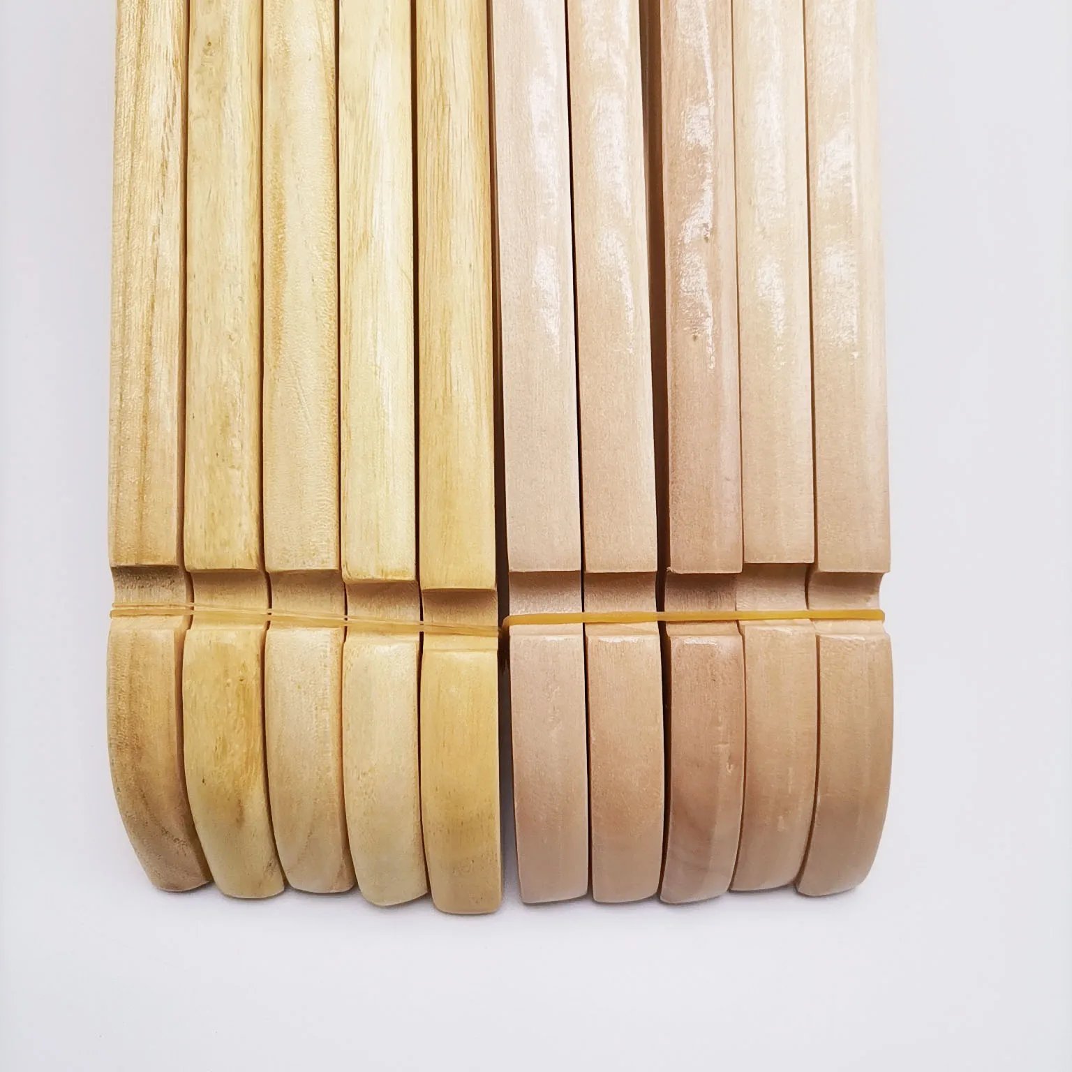 Low Price Wholesale Natural Wood Solid Wood Clothes Hangers, Coat Hanger Wooden Hangers