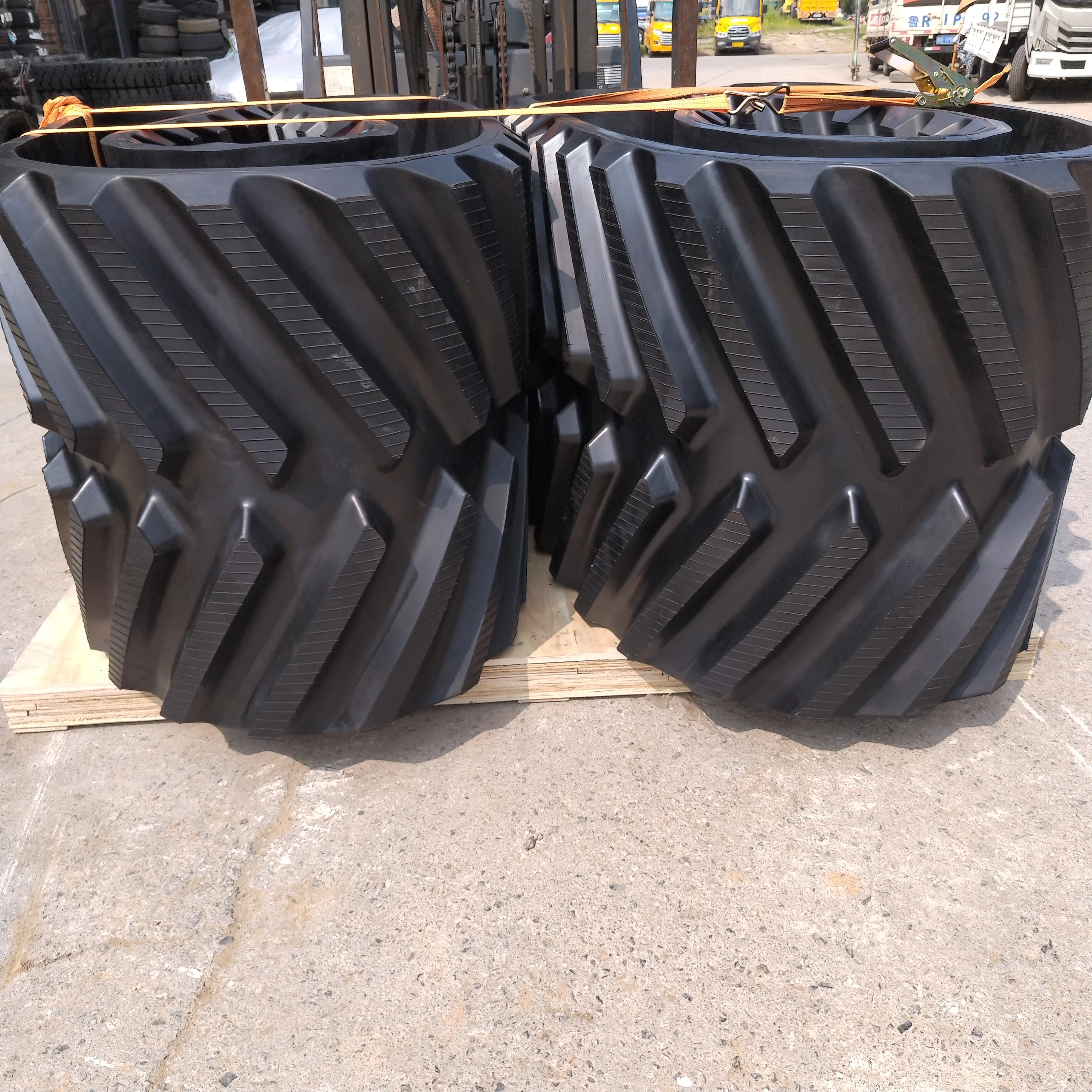Large agricultural tractor CHALLENGER MT735 MT745 MT755 MT765 track 915.4*152.4*42
