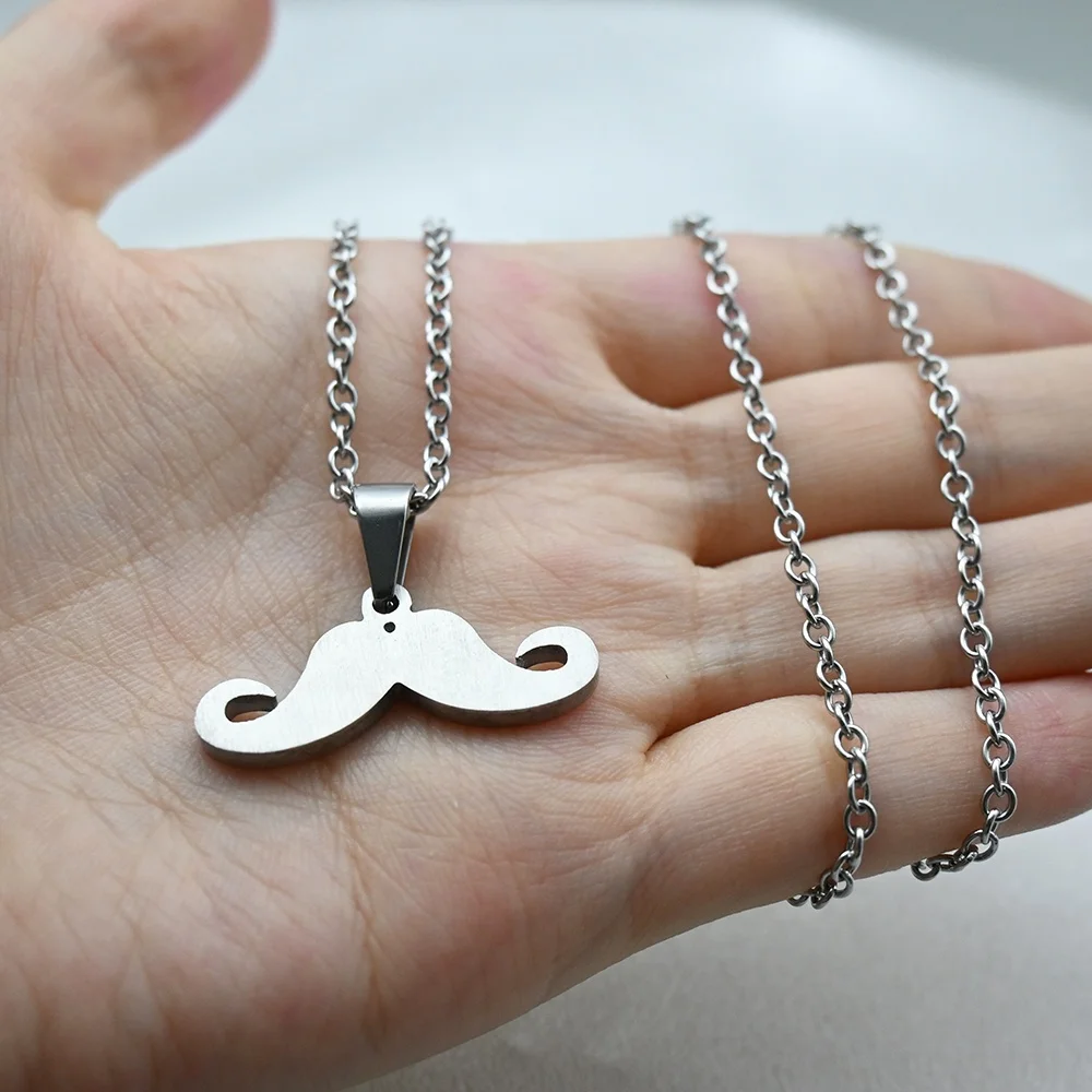 Unisex Fashionable Red Mustache Modelling Pendant Necklace for Christmas Engagement Wedding or Party Gift