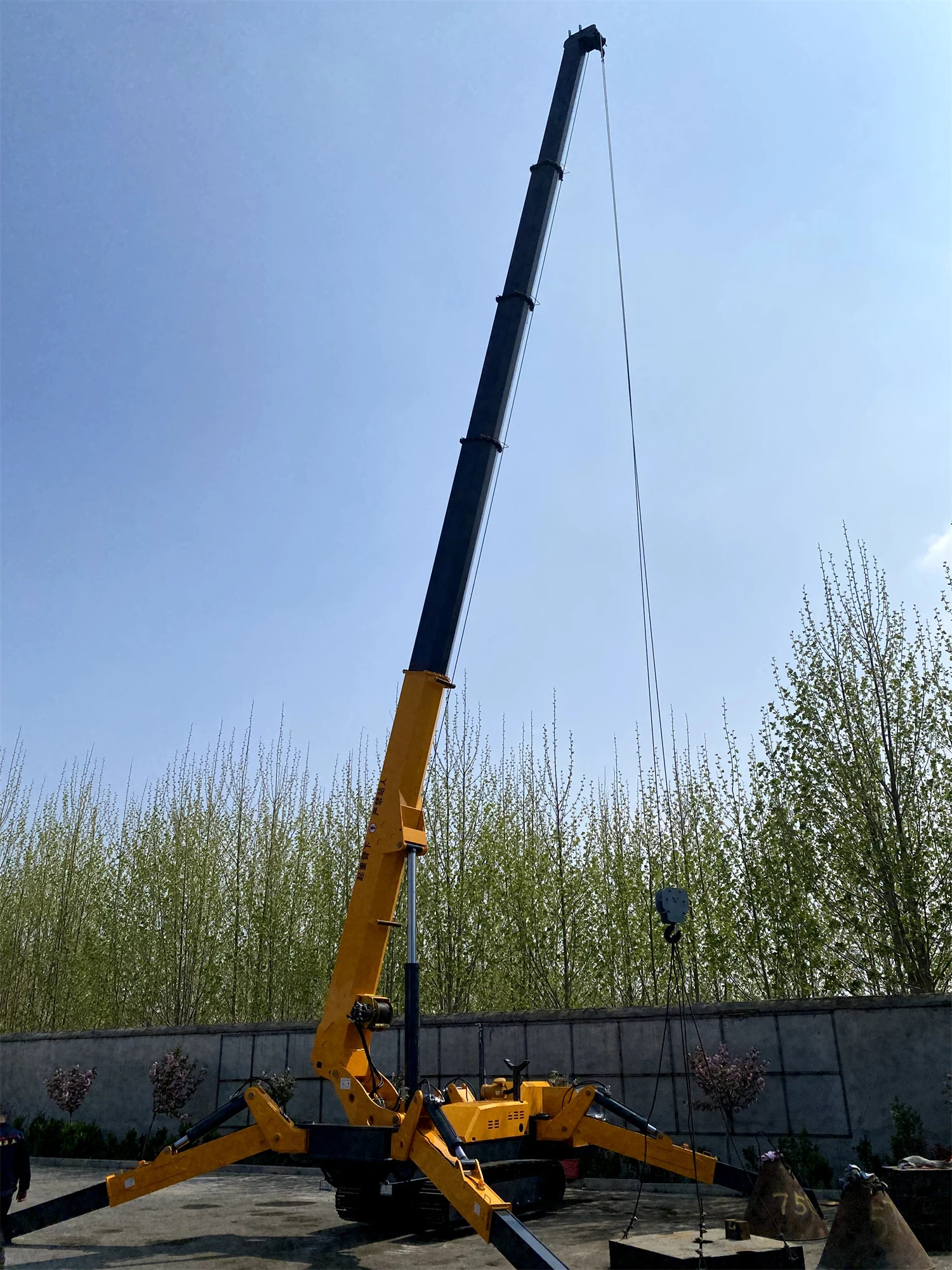 China Supply New 12 Ton Spider Knuckle Crane Crawler Lifter with Engine Gear Core Components Construction Manufacturing Plant