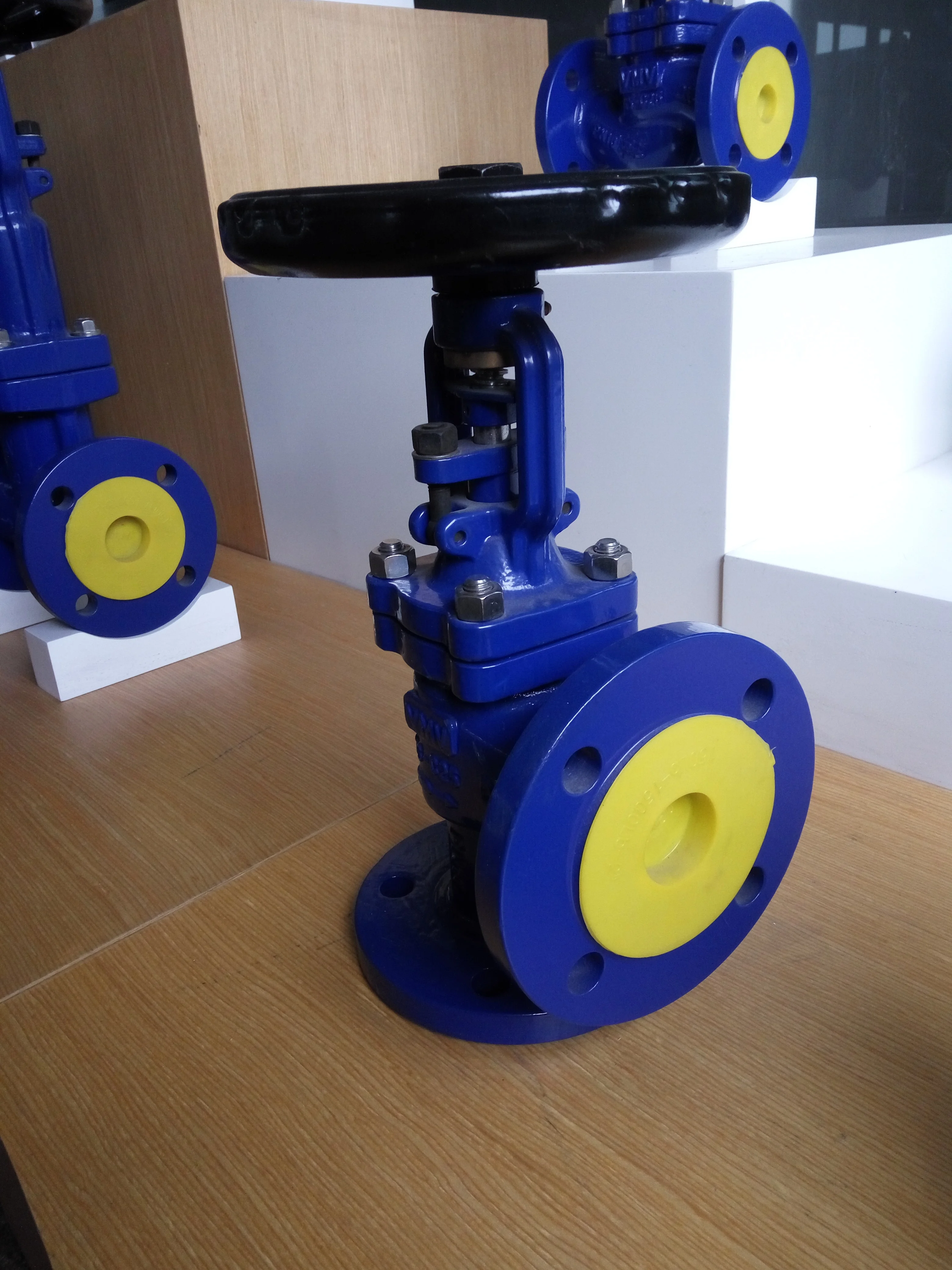
China Wenzhou Manufacturer VMV Steam and Thermal Oil System WJ44 DIN Cast Steel PN16 PN40 angle TYPE Bellows Seal Globe Valve 