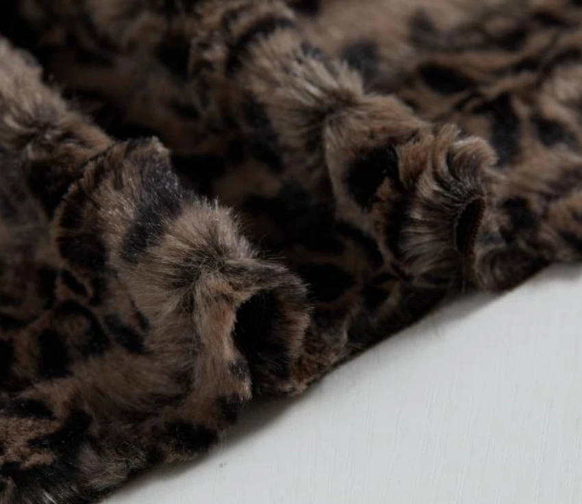 Очень уникальная ткань из искусственного меха с леопардовым принтом, кудрявые ткани из искусственного меха кролика на выбор OEM любого цвета