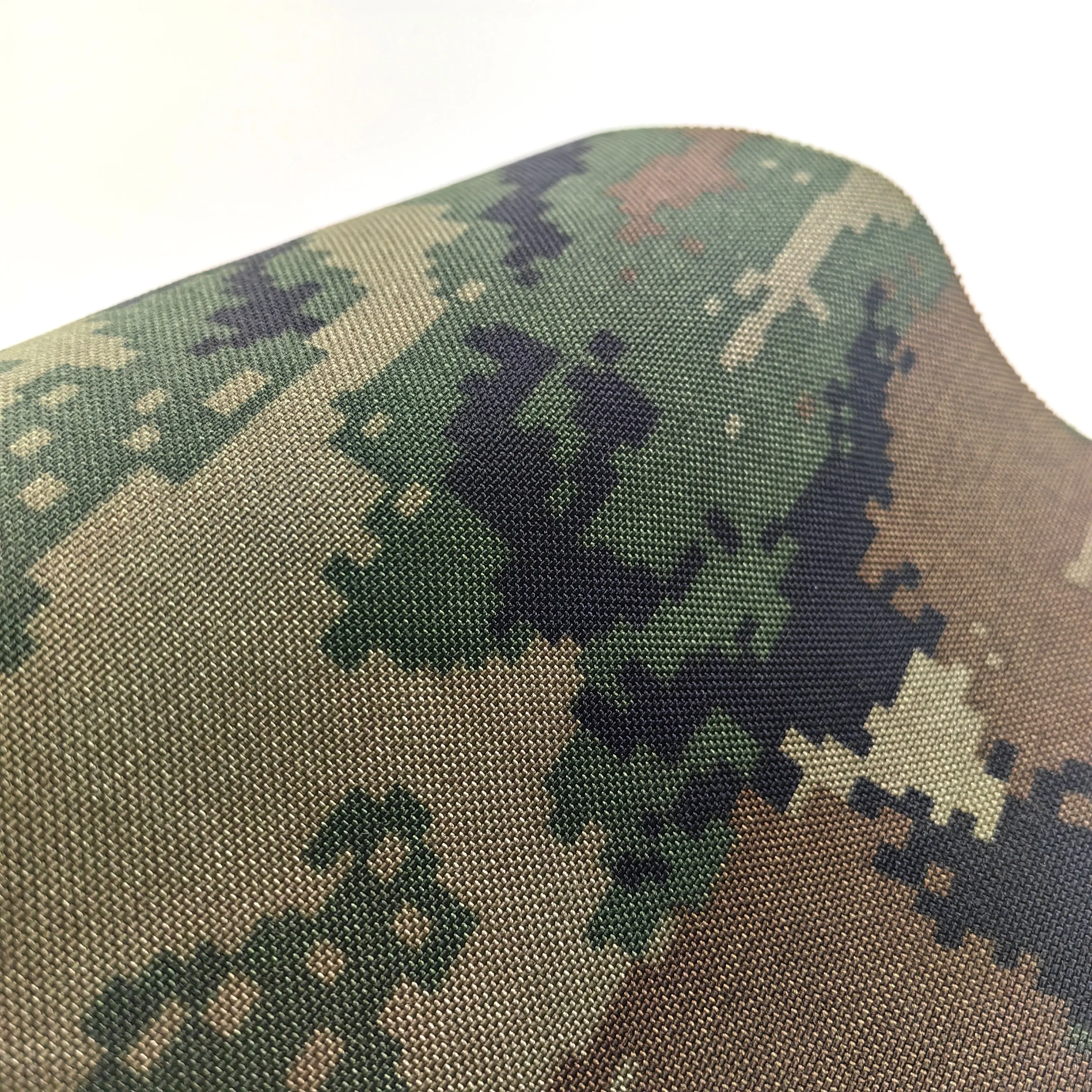 Heavy Duty Digital Camouflage Fabric 1050D 1000D Denier Ballistic Cordura Nylon Durable Backpack Fabric Material Cordura 1000D W