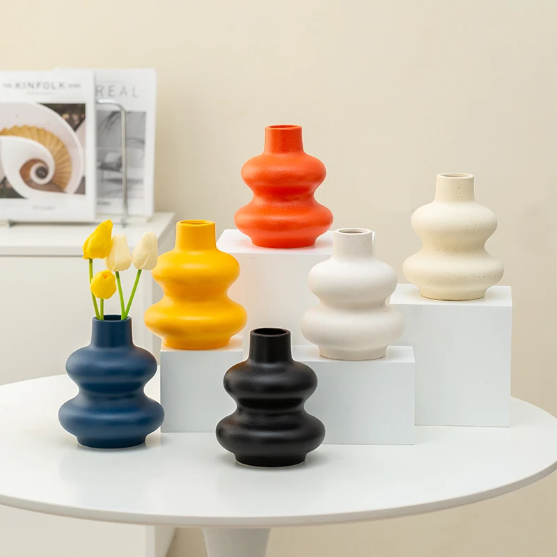 Hot Sell Nordic White Ceramic Decoration Spiral Shape Flower Vase Home Wedding Table Art Vase