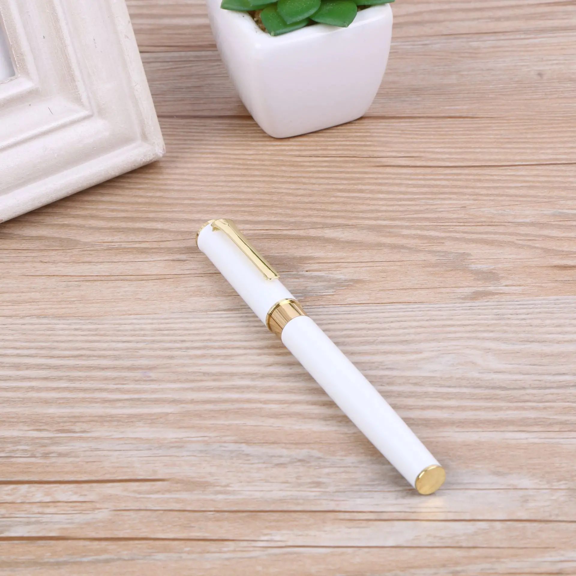 2022 Gift Promotional Gel Ink Pen Customized Logo White Slim Metal Body Twist Gel Ink Pen Metallic Gel Pen