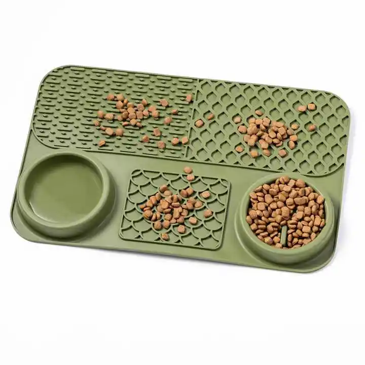 New Silicone Pet Licking Plate Slow Food Mat Easy Flushing Slow Food Placemat Food Grade Silicone with Suction Cup Dog Tableware