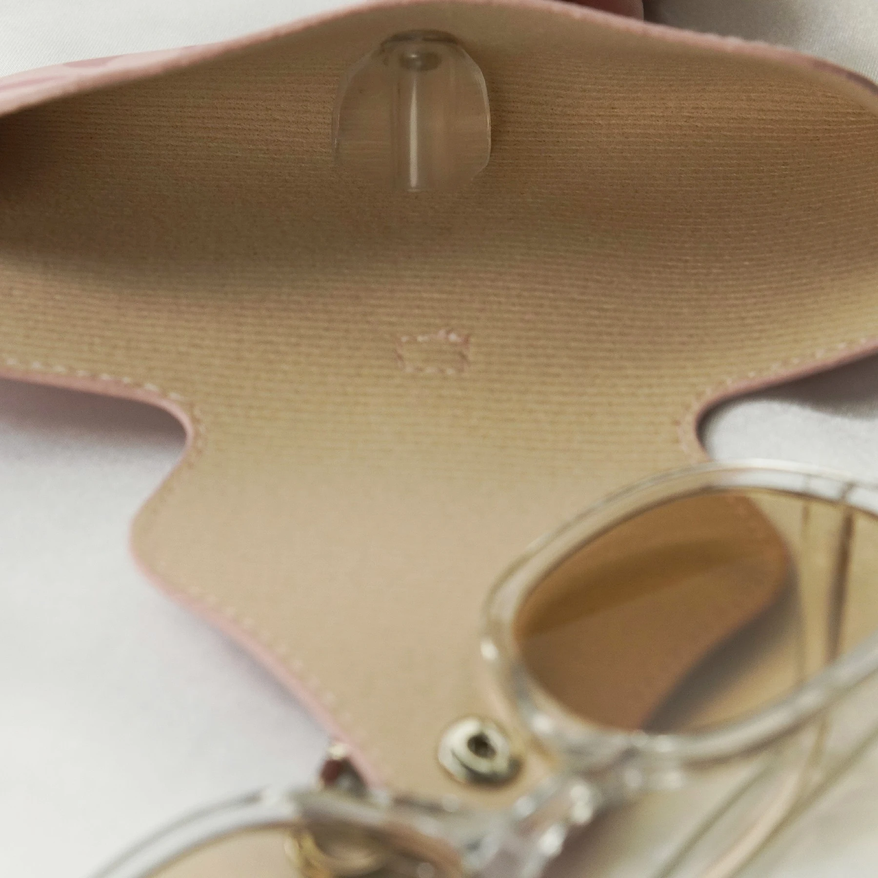 Custom Portable Handmade PU Leather Glasses Bag with Lanyard Hanging Sunglasses Pouch Simple Sunglasses Case