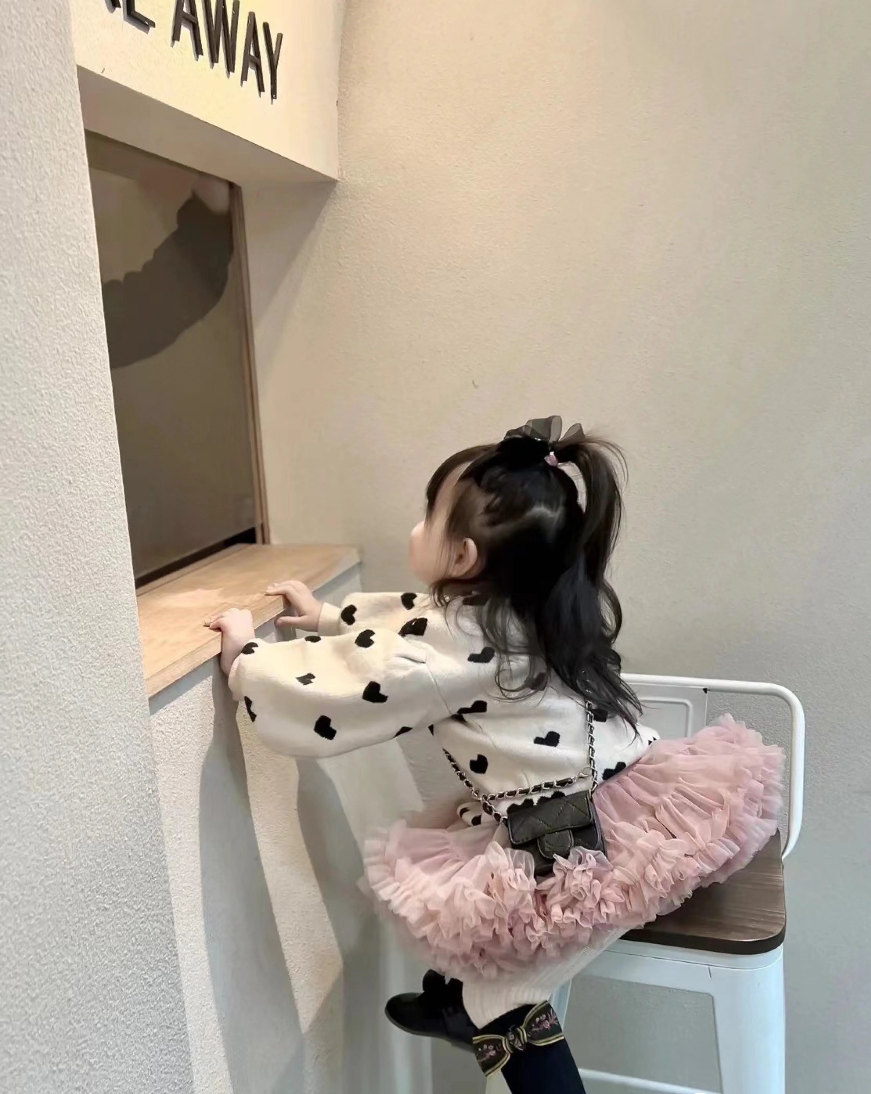 Comfortable and lovely bow and ruffle ruffled fluffy mesh skirt