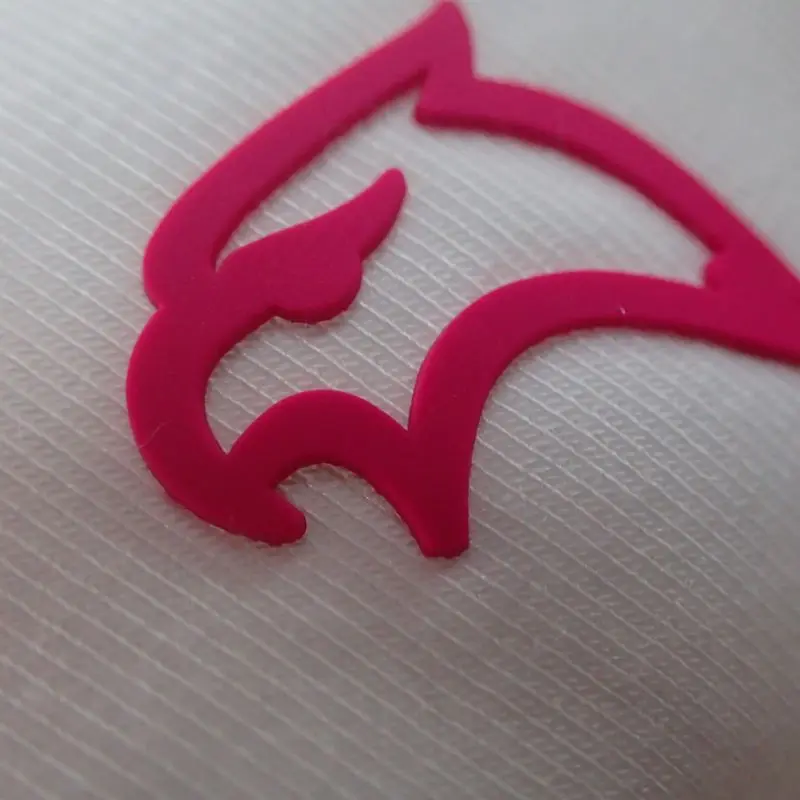 Китайская фабрика по производству одежды силиконовая термопереводная этикетка 3D повышенная высокая