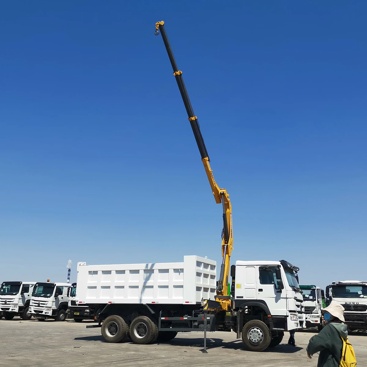 Brand New HOWO Tri Axle 8x4 371HP Euro3 Dump Truck for Sale