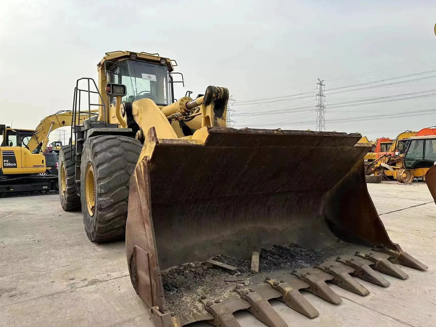 Used KOMATSU WA600 WA470 WA380 Heavy equipment secondhand 6 ton capacity WA600 Original Japanese wheel loader for sale