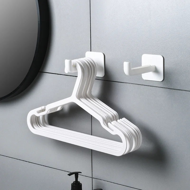 Online Top Seller Lightweight Space Saving Durable Plastic Clothes Hangers Laundry Hangers Black Hangers