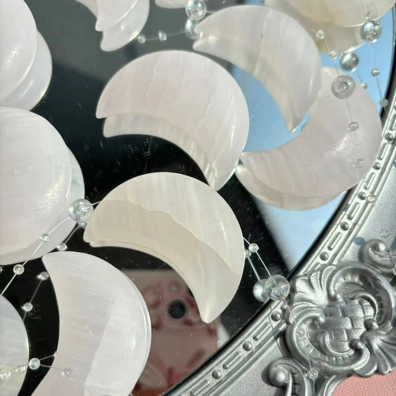 High Quality Natural Crystal Calcite Stones Wholesale Caved Moon Shape Carving Pink Calcite Moon For Decoration