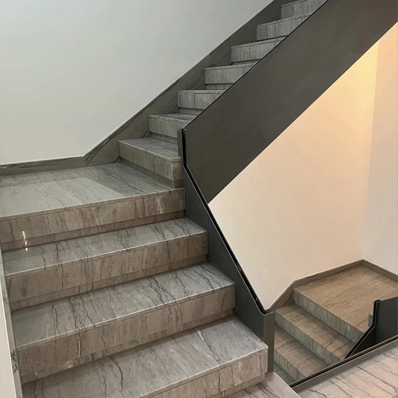 Manufacture  Double Layer Carbon Steel Railing Glass Guardrail Striped Natural Marble Staircase Step Steel Plate Staircase