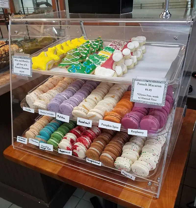 Spring Sign Wholesale 3 tray clear acrylic food bakery display case door for bar