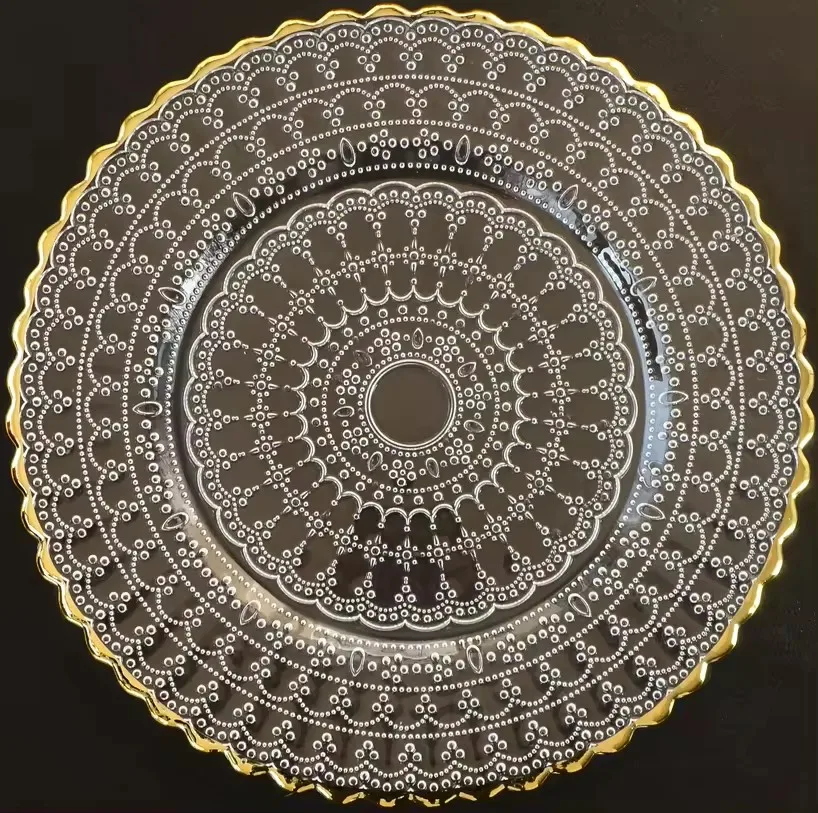 New design wholesale Creative table decor exquisite patterns gold rim crystal transparent clear glass charger plates for wedding