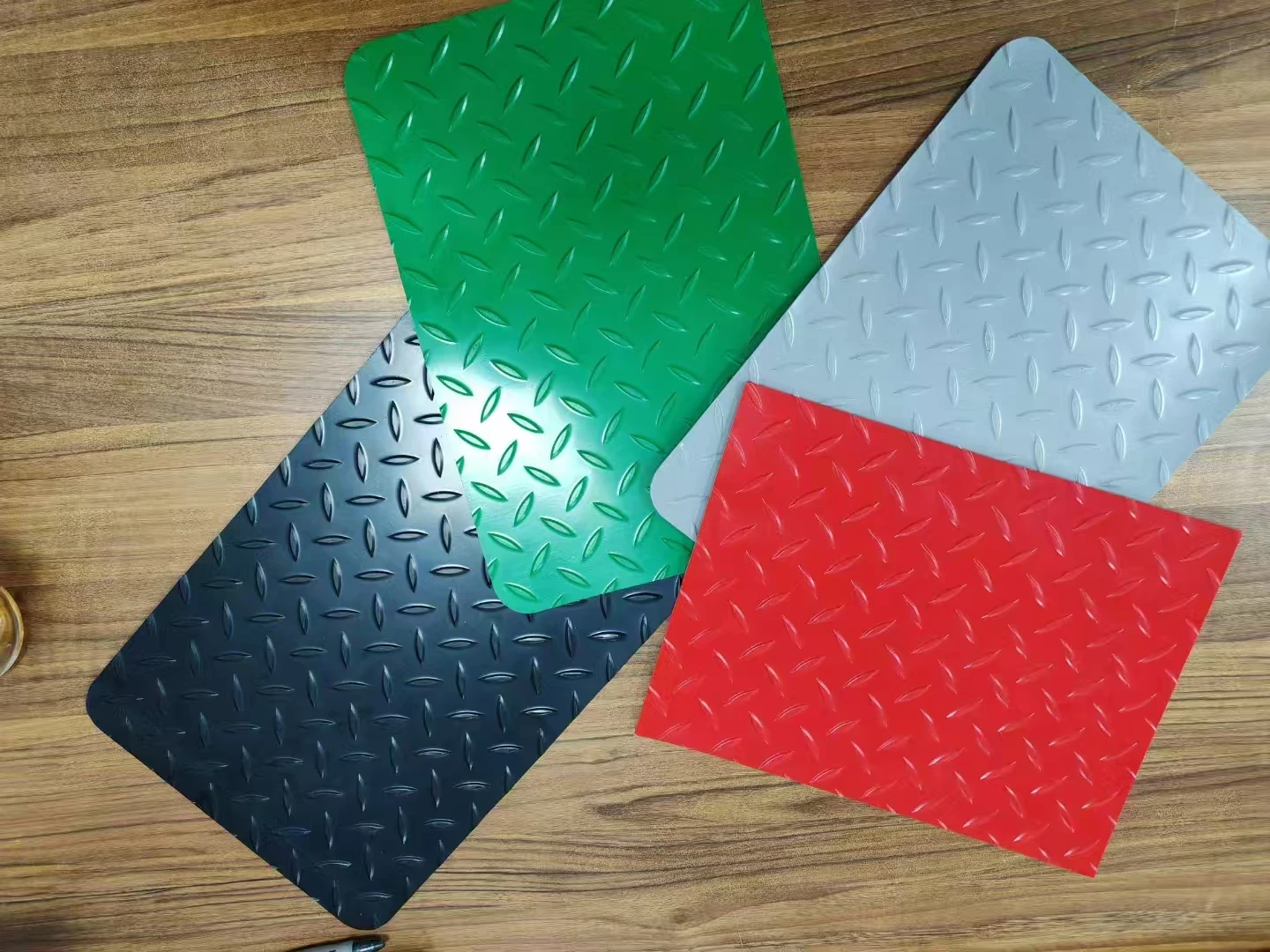 Best price Industrial pattern 1.6/3mm 0.9*12m anti-skid PVC Plastic Rubber Floor Mats for garage factory Kitchen Swimming Pool