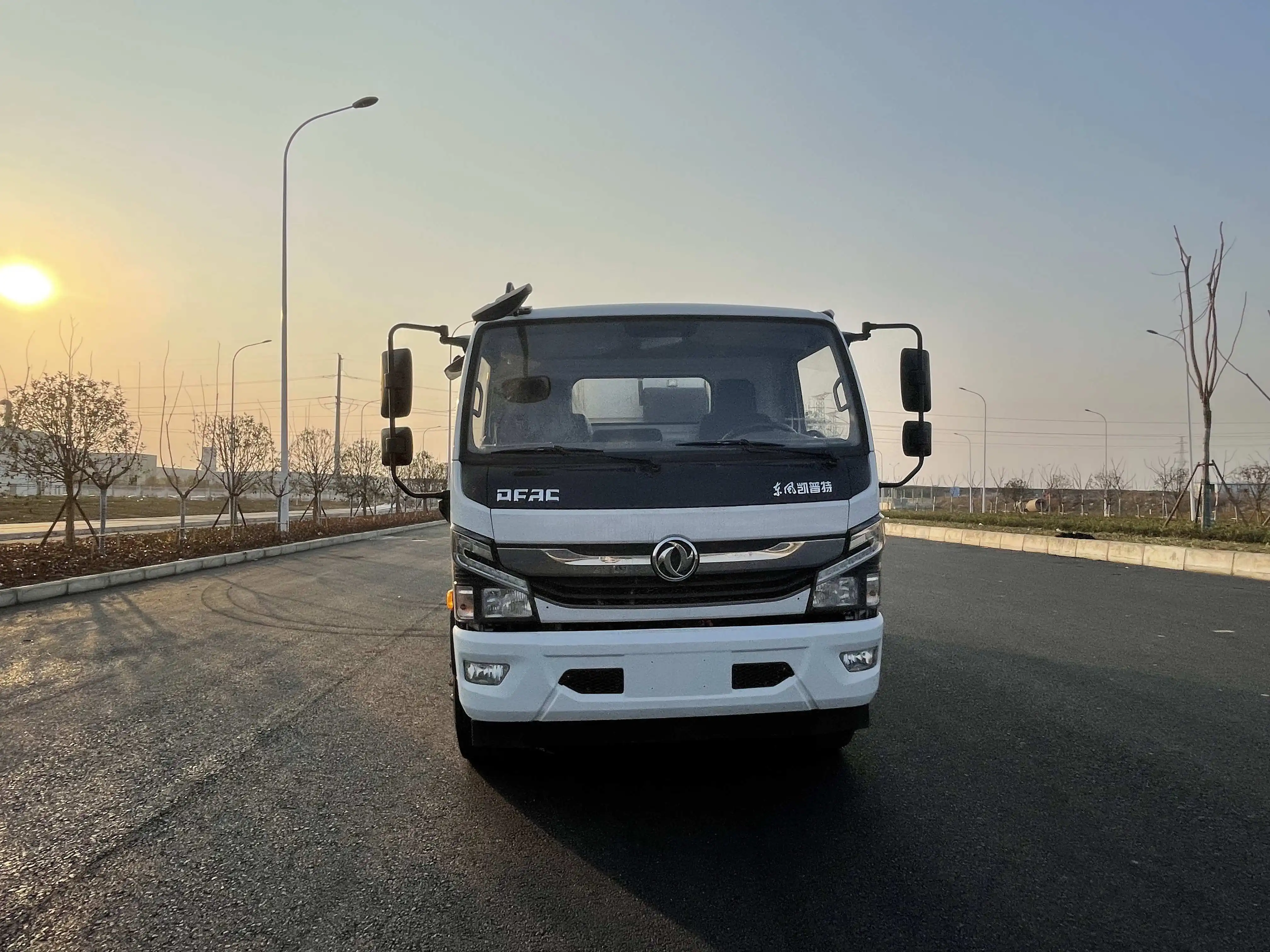 Dongfeng 4x2 мусоровоз с массой 4495 кг и настраиваемым вариантом по Заводской Цене для точного сбора отходов в городских районах