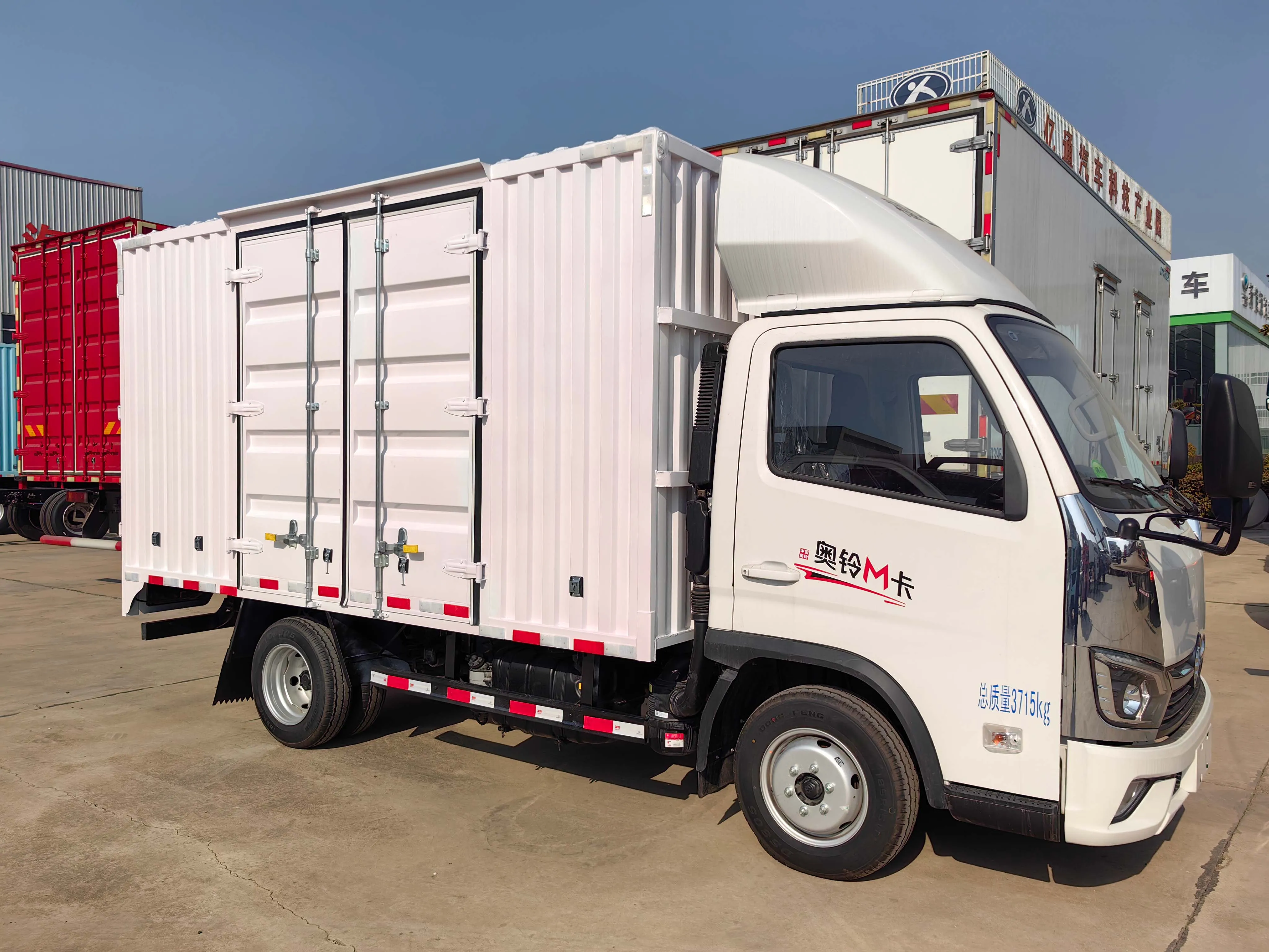 Ex-factory price HMJJ 260P 5-10 tons minivan 4x2 box truck sold