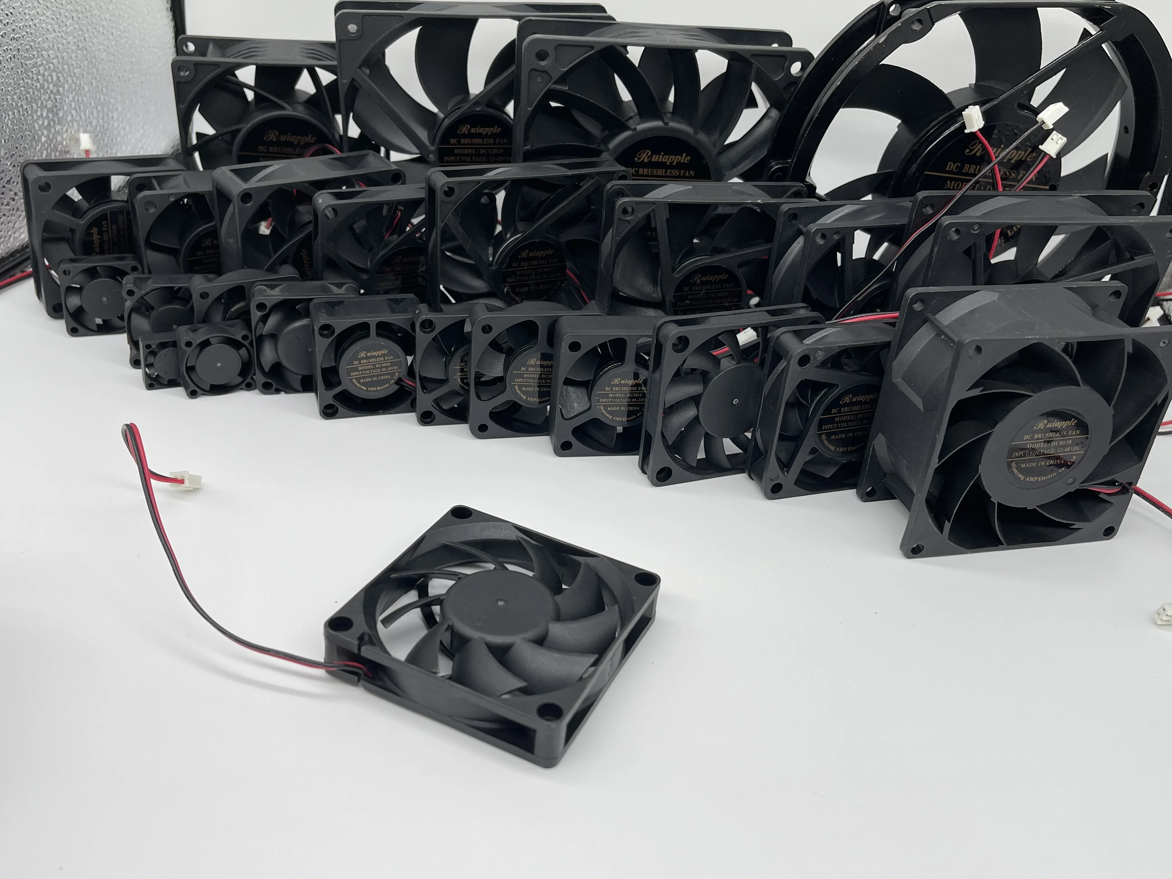 High quality dc 7015 70*70*15 mm radiator Fan 12 volt 24 volt 48 volt DC Cooling Fan