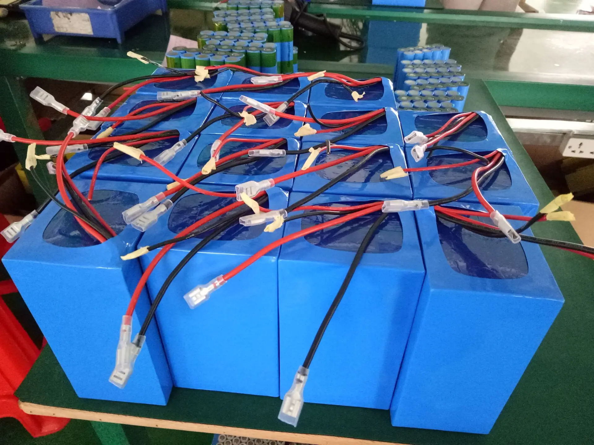 Ubetter Hot-Sale Battery Pack 36V 6Ah 26650 LiFePO4 for solar street light, e-bike, e-scooter EV AGV LiFePO4 battery pack