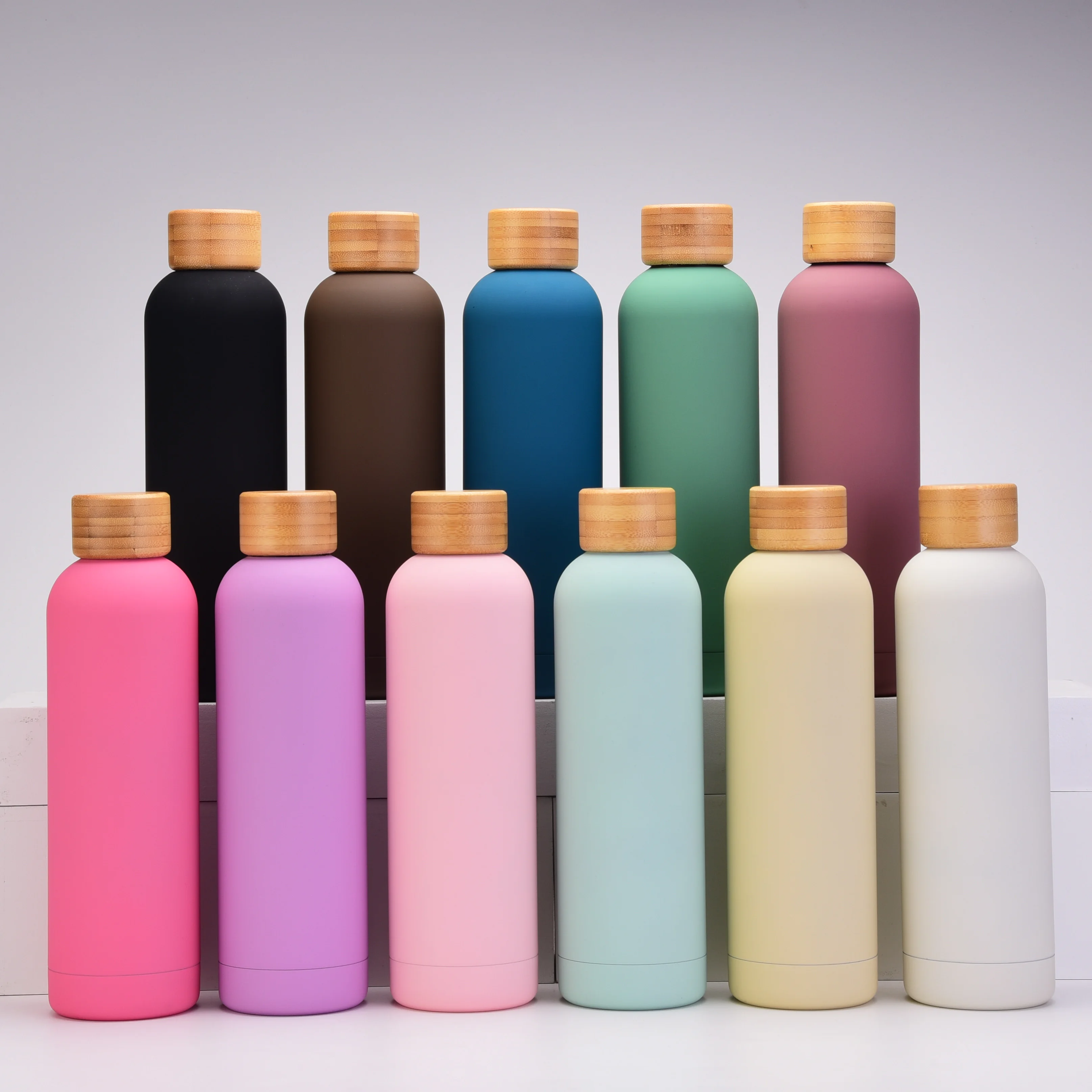 750ml Stay Hot Keep Cold Sporting Colorful Stainless Steel Vacuum Bottle with Bamboo Cover for All People in Rubber Paint