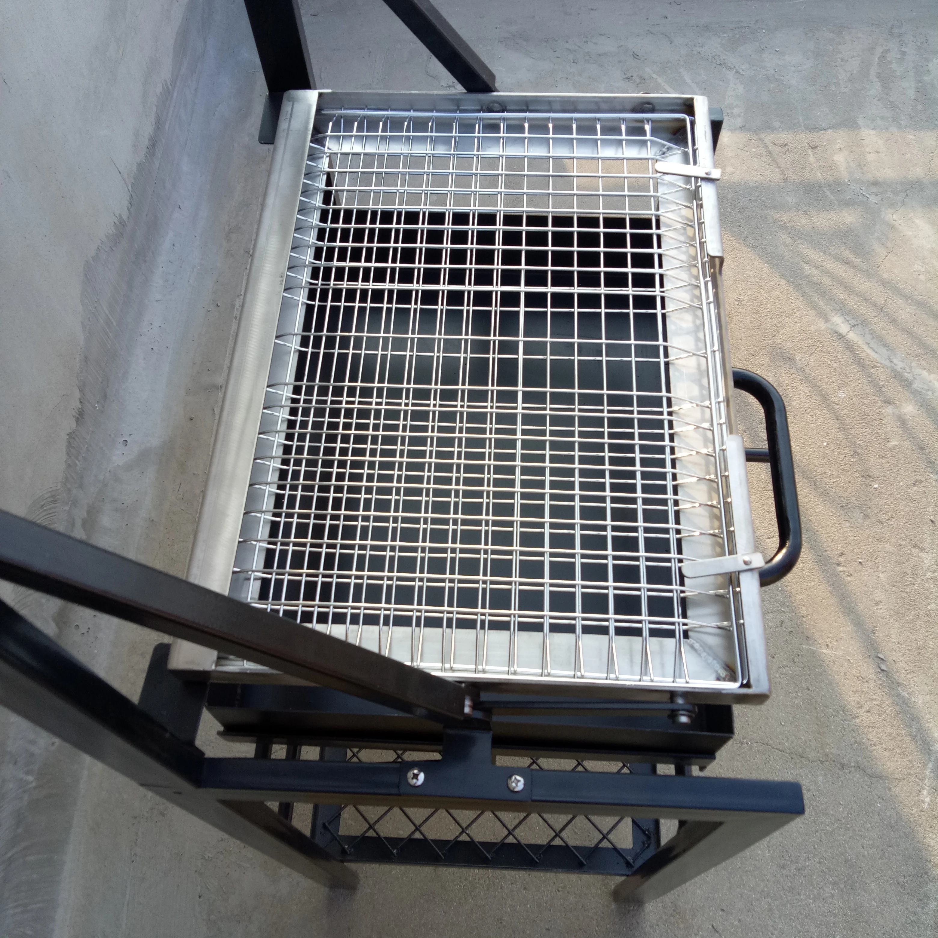 Santa Maria Adjustable Height Over Turn Bbq