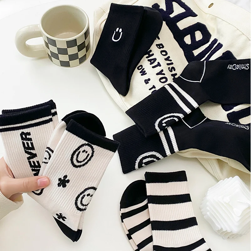 Best Sell fashion black white striped socks mid-calf length cotton teens girls street style socks