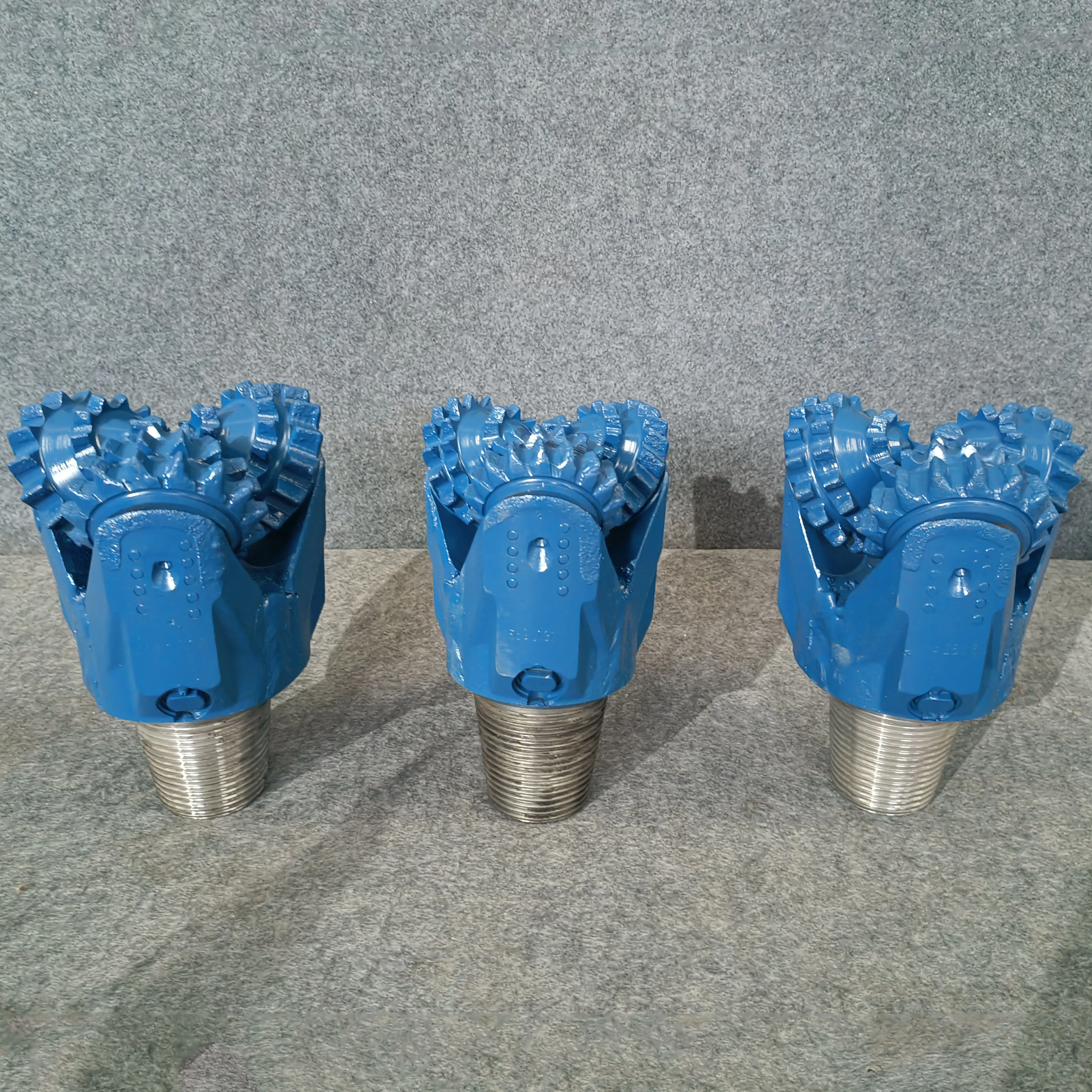 New mill tooth steel tooth tricone bit indicated for soft to medium formations