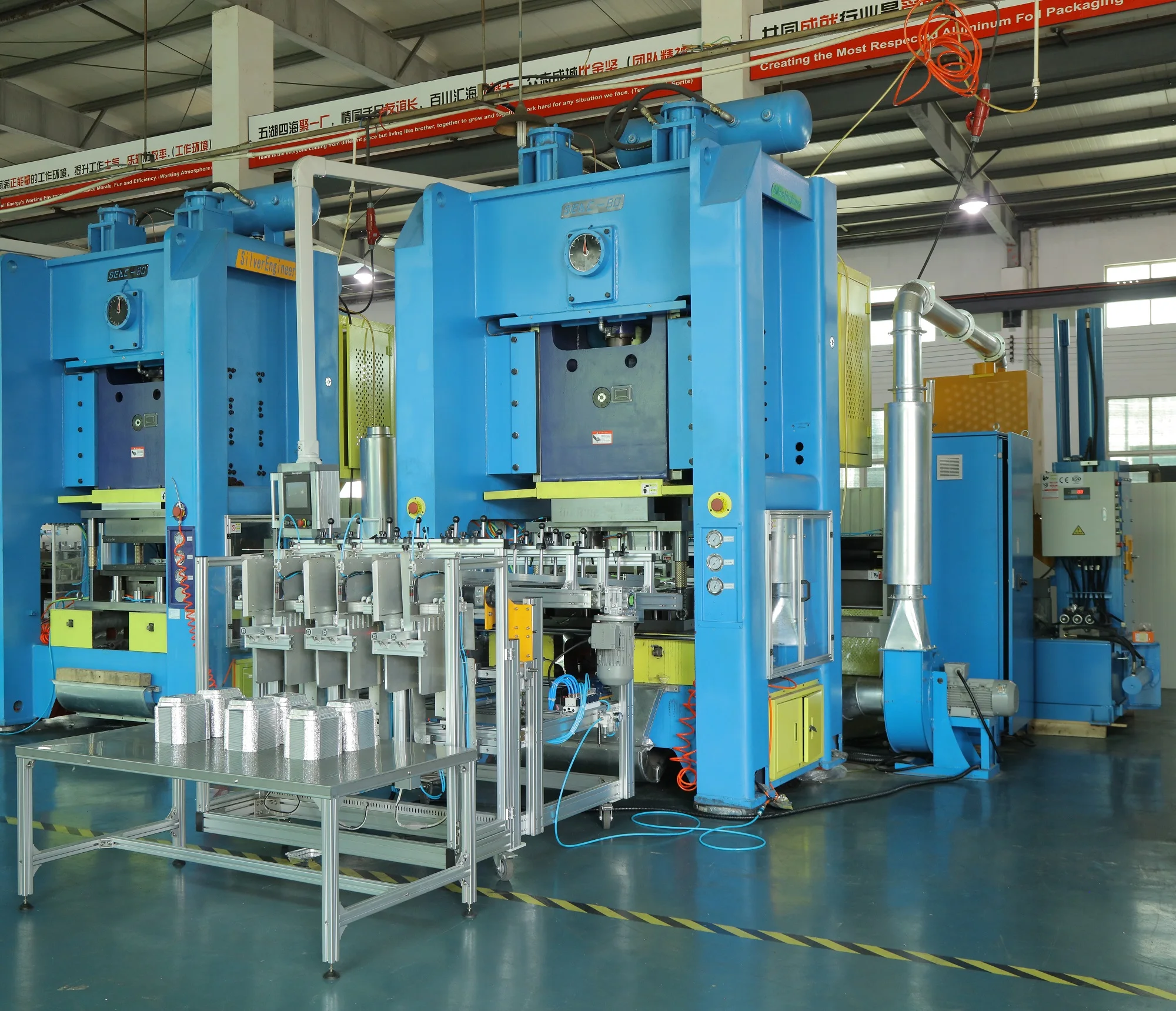 High speed multi - cavity mold aluminum foil container automatic punching machine