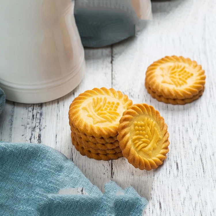 Manufacturer wholesale cheap evergreen onion crispy biscuit manufacturer