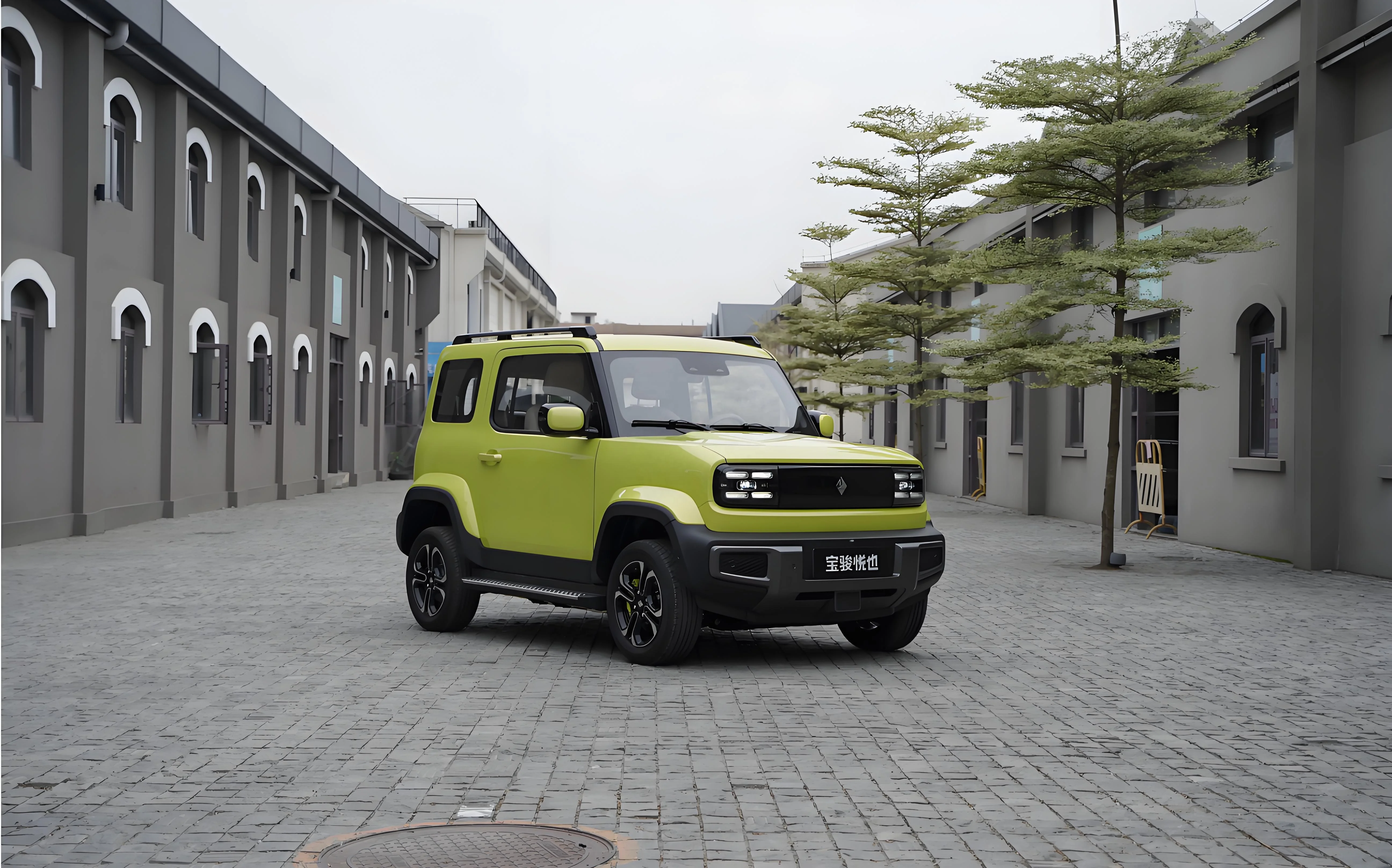 Brand new Chinese cheap electric car mini SUV Wuling Baojun yep yueye Range 303 Km Electric Vehicles