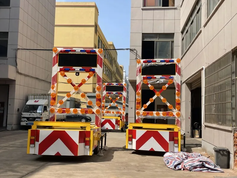 Flashing Road Work Construction Site Directional Amber Led for Sale Sign Trailers Roadway Safety Solar Traffic Arrow Board