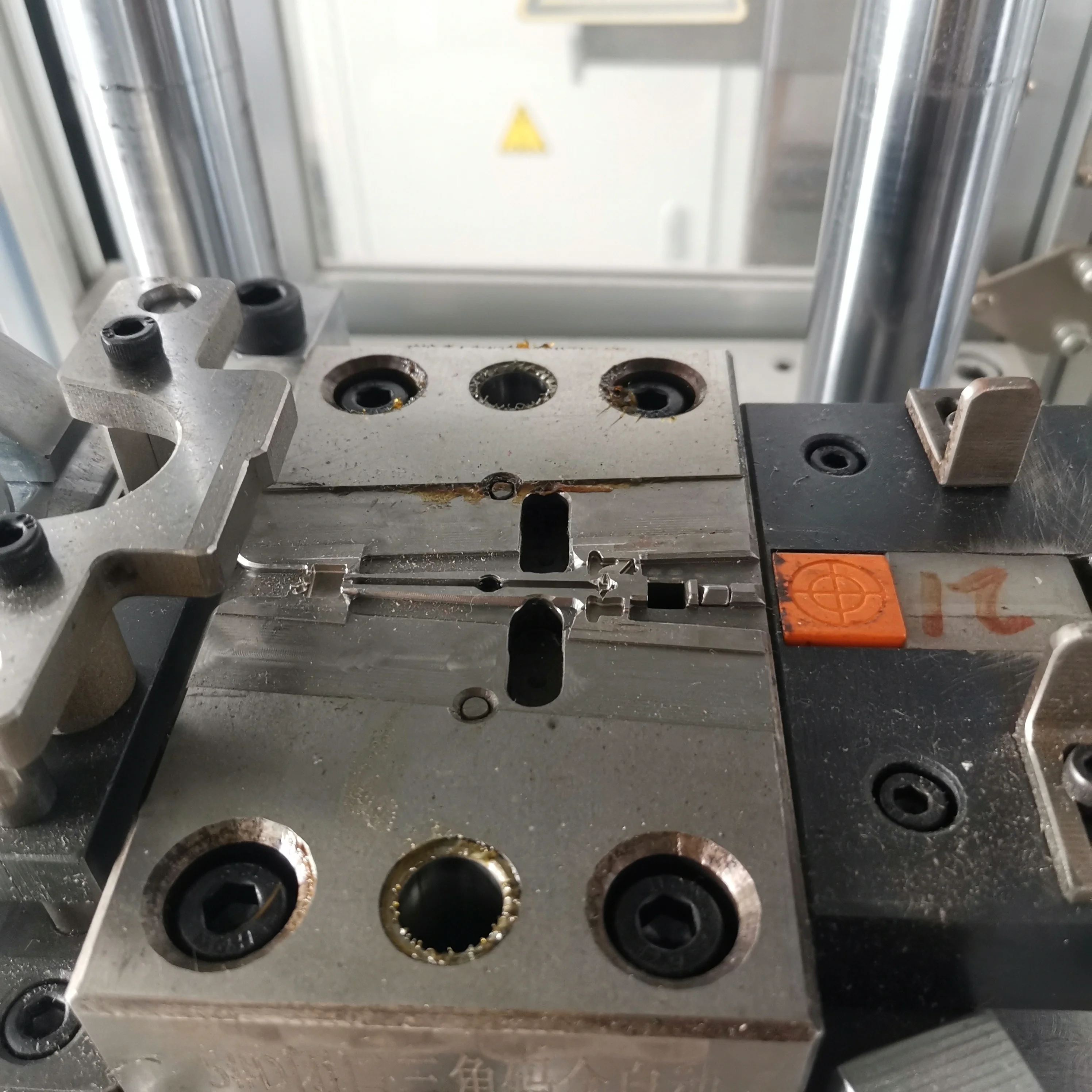 China manufacturer plastic zipper injection mould for pin-box / bottom stop / top stopper injection